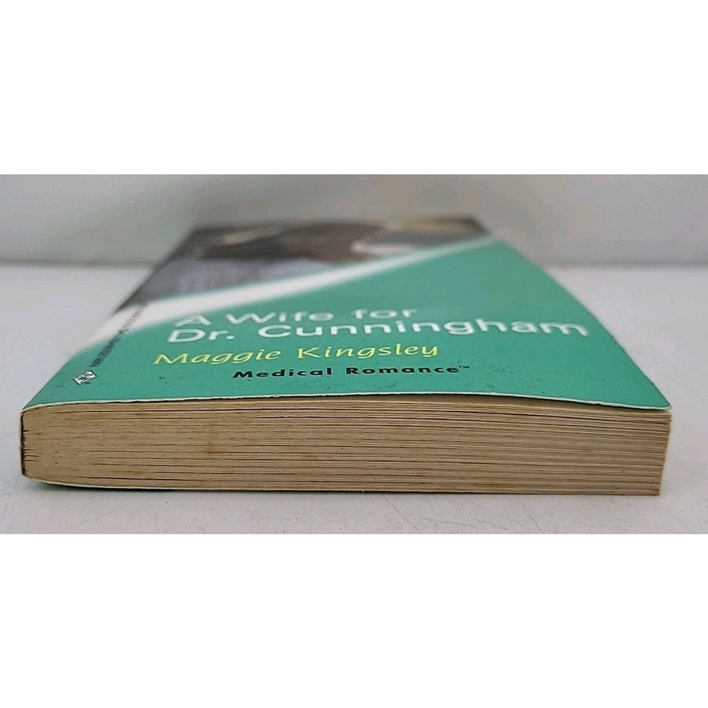 A Wife for Dr. Cunningham [Paperback] Kingsley Maggie; Idling Laura