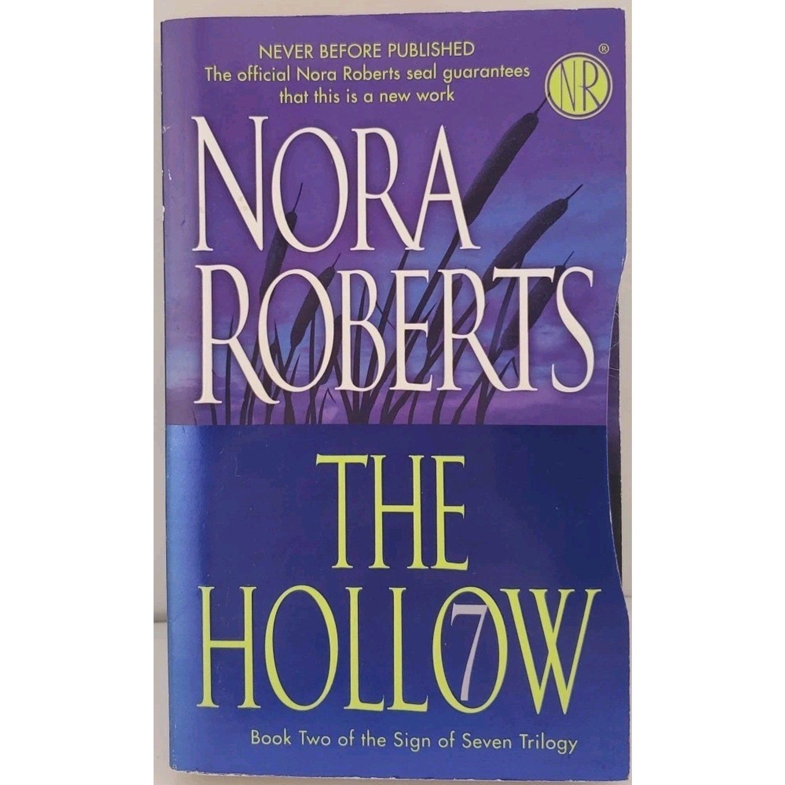 The Hollow - Nora Roberts (Paperback)