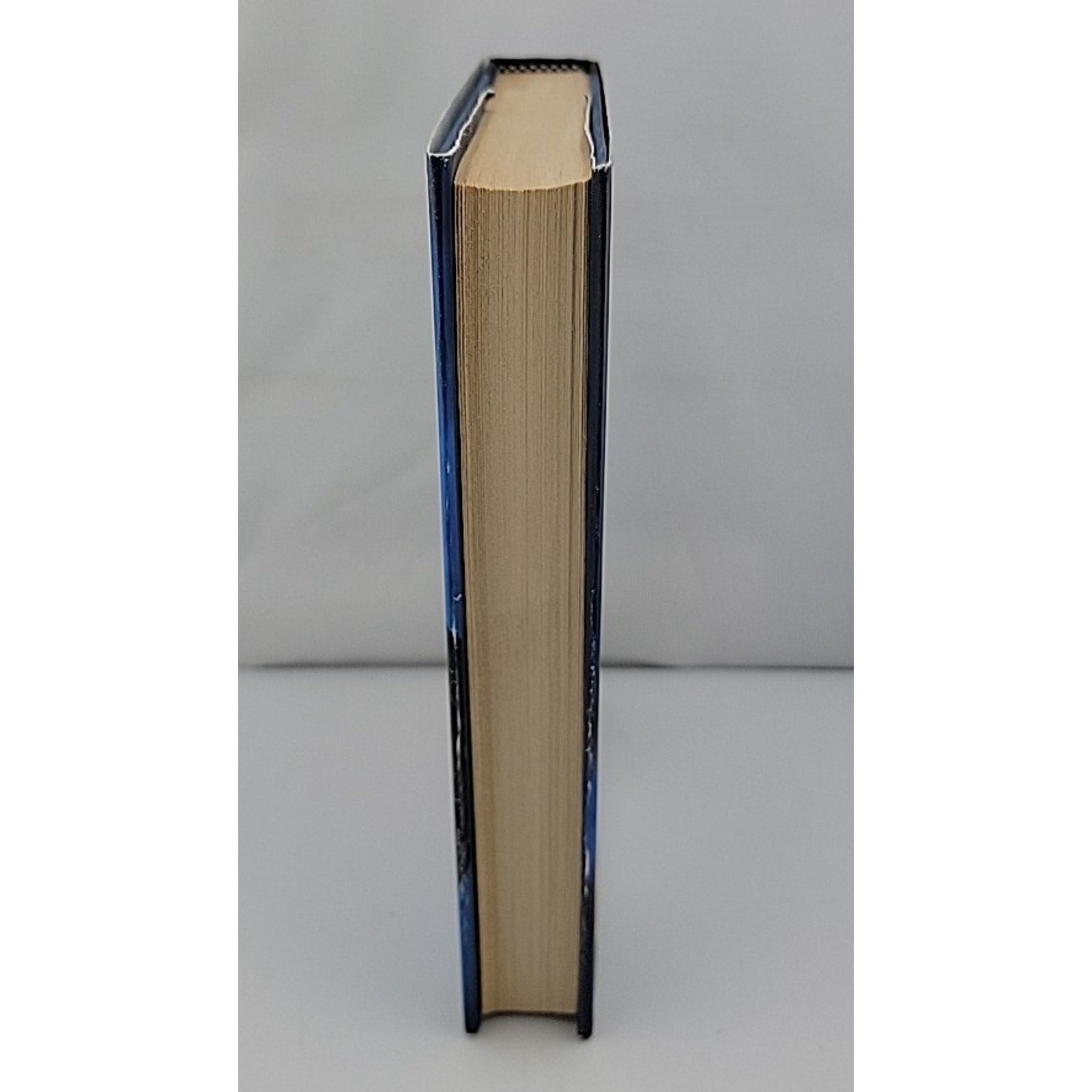 Dead in the Family by Charlaine Harris (2010, Hardcover)
