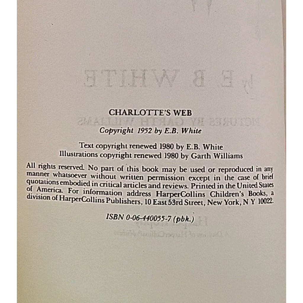 Charlotte's Web : A Newbery Honor Award Winner by E. B. White and Kate DiCamillo