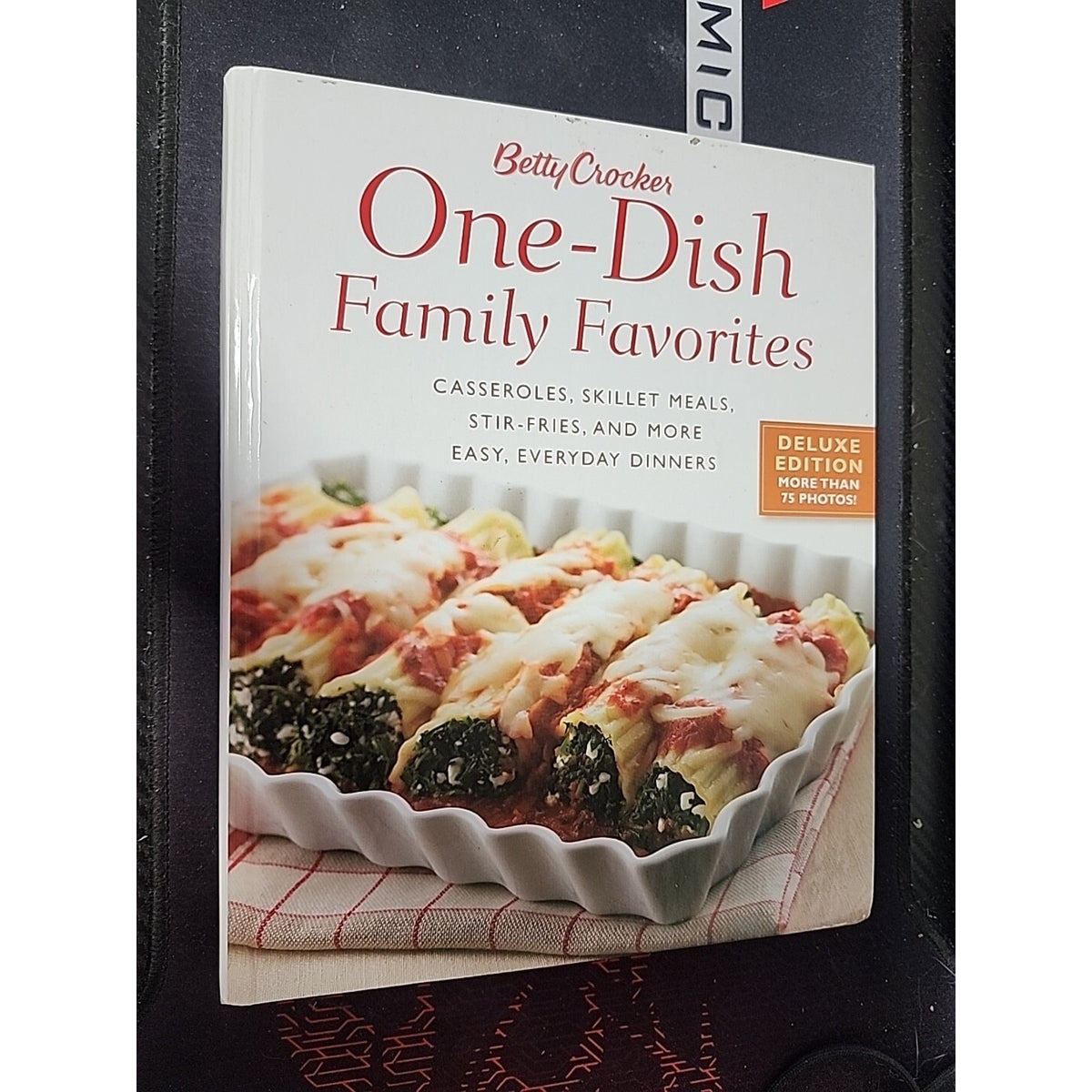 Betty Crocker One-Dish Family Favorites : Casseroles, Skillet Meals, Stir-Fries,
