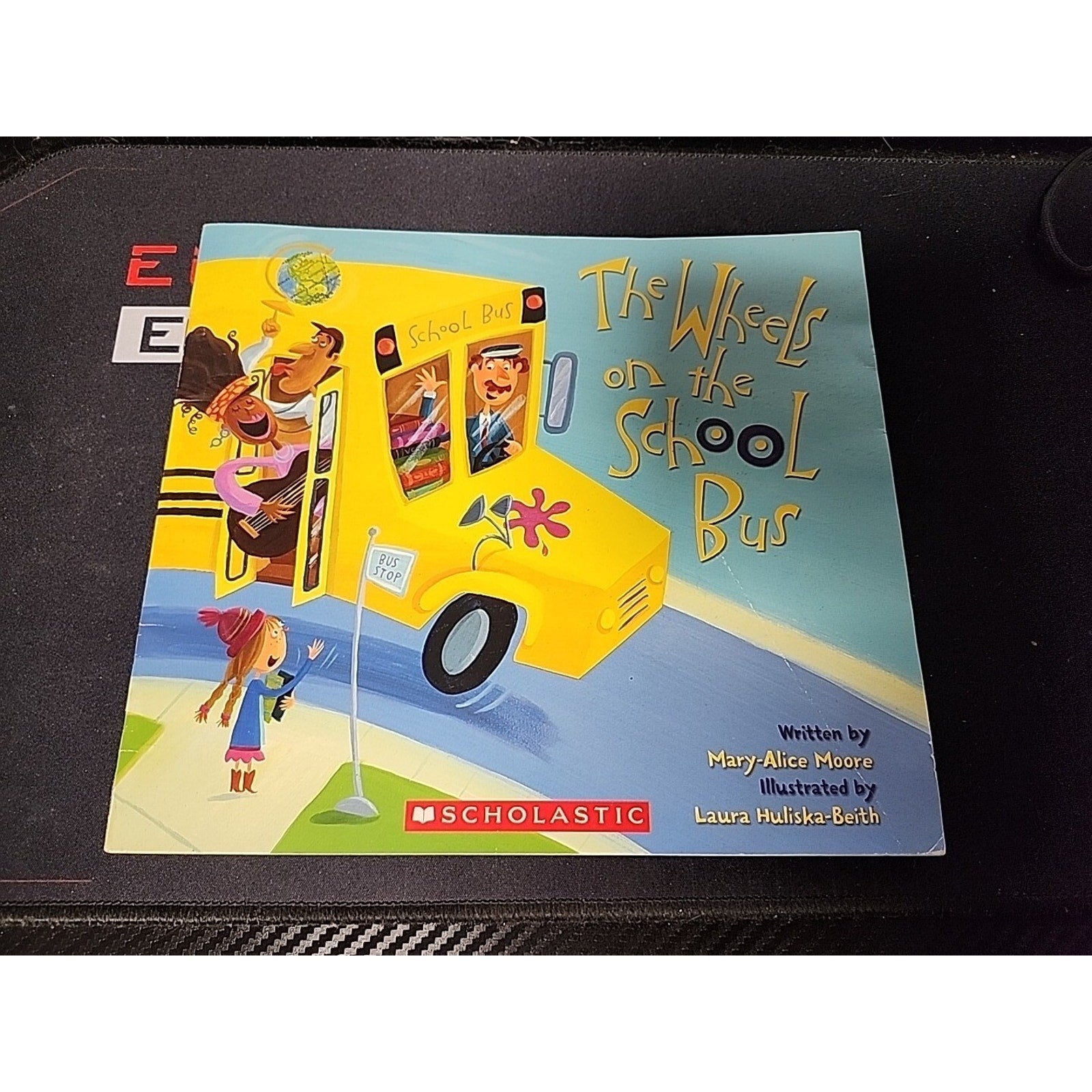 The Wheels on the School Bus - Paperback By Mary-Alice Moore