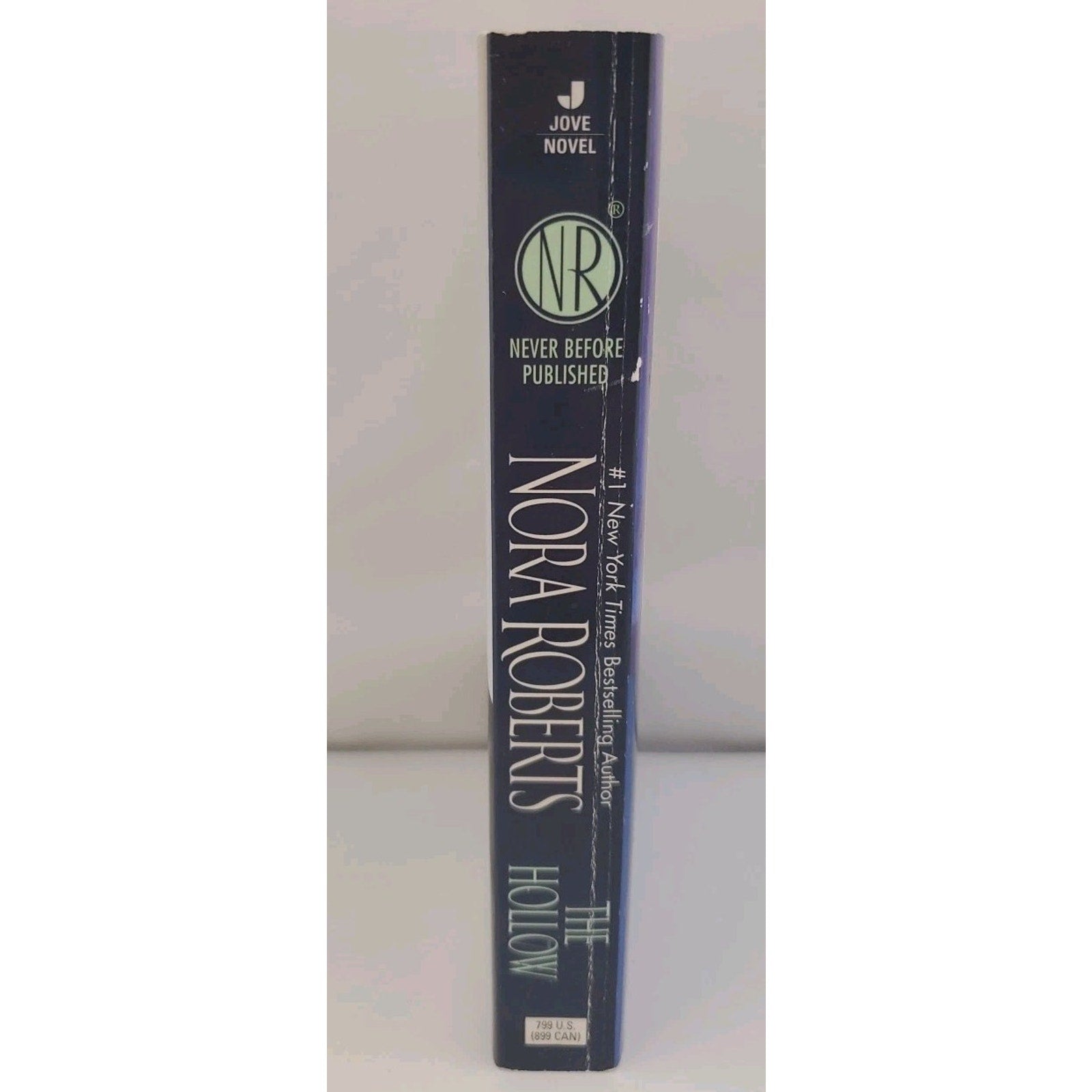 The Hollow - Nora Roberts (Paperback)