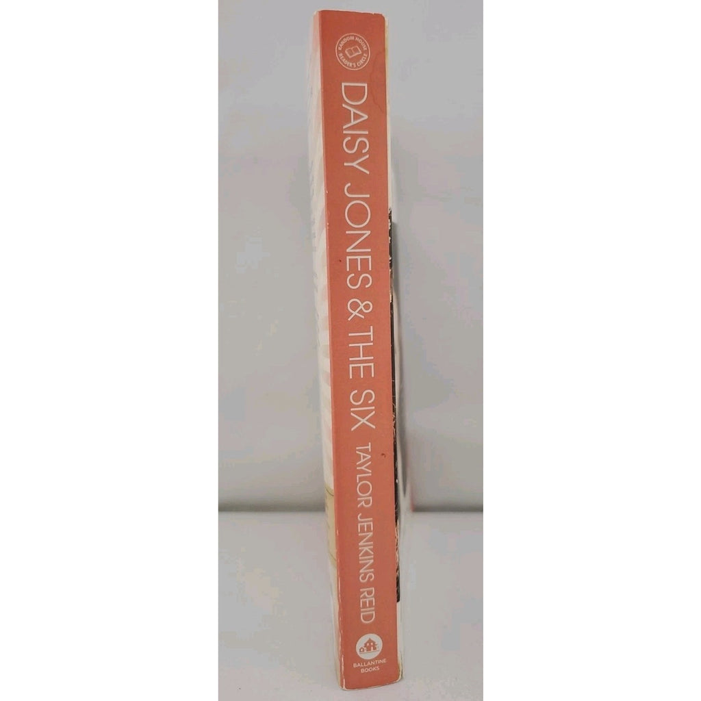 Daisy Jones and the Six: Reese's Book Club : A Novel by Taylor Jenkins Reid...