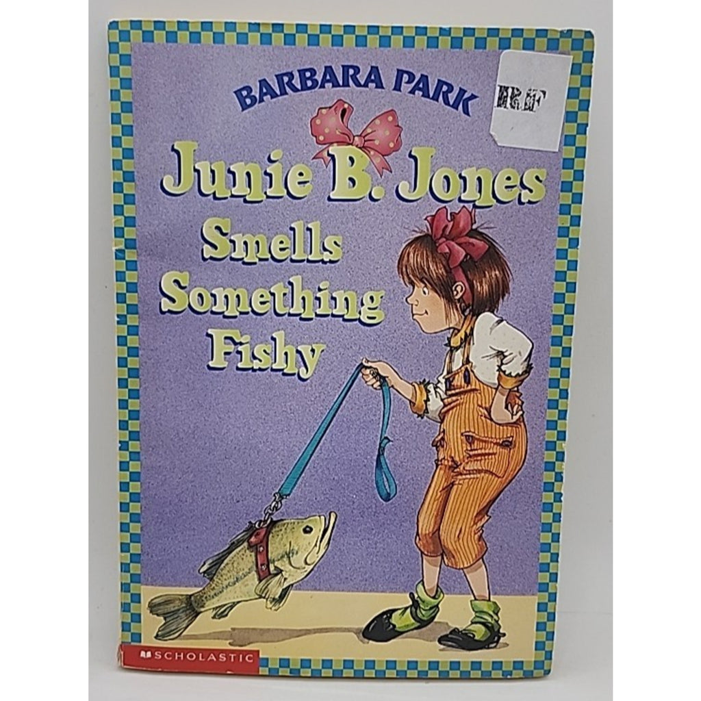 Junie B. Jones Smells Something Fishy (Paperback)