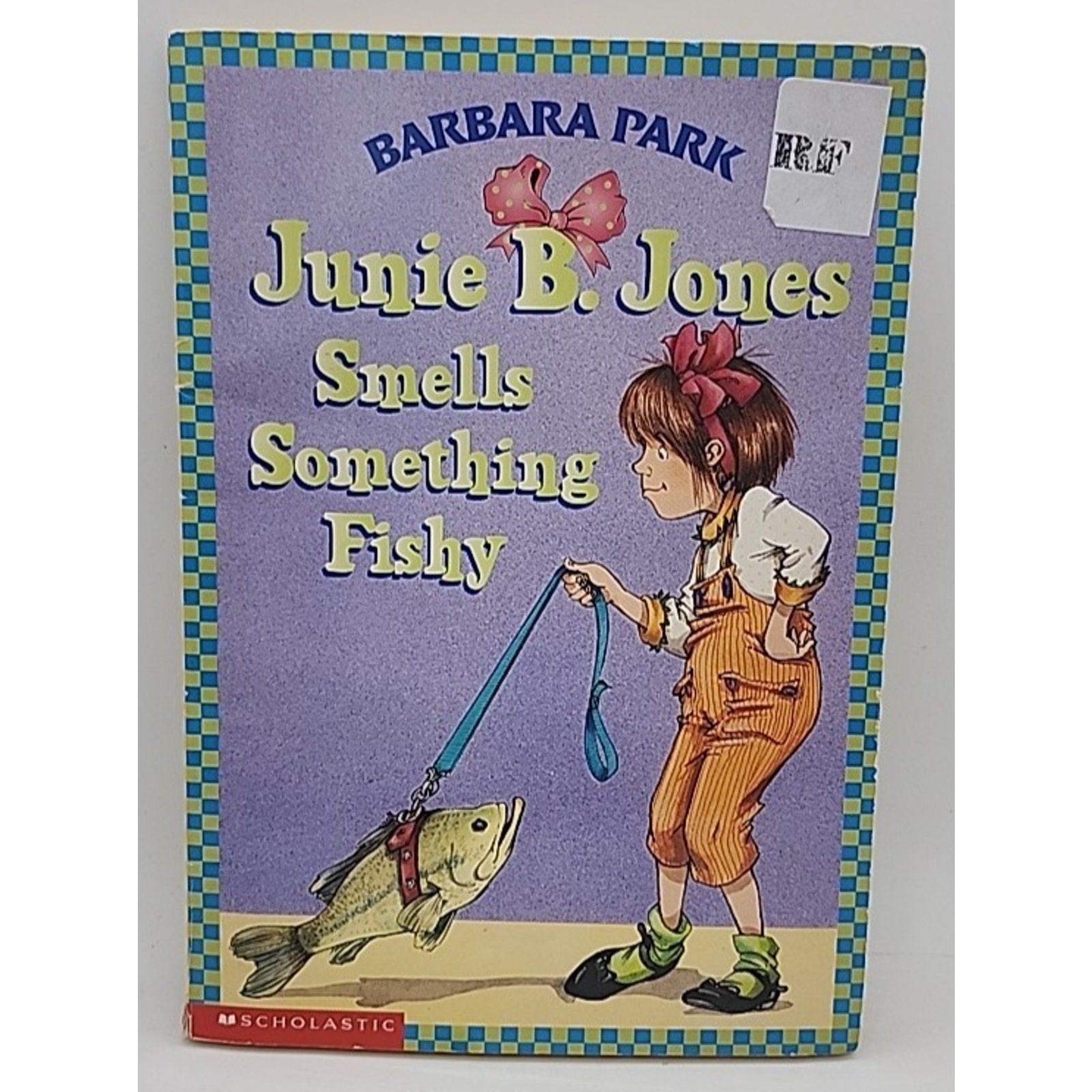 Junie B. Jones Smells Something Fishy (Paperback)