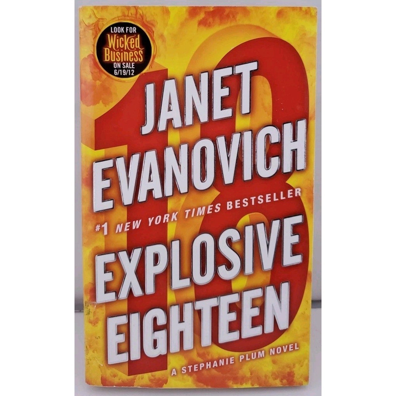Explosive Eighteen : A Stephanie Plum Novel by Janet Evanovich (2012, Mass...