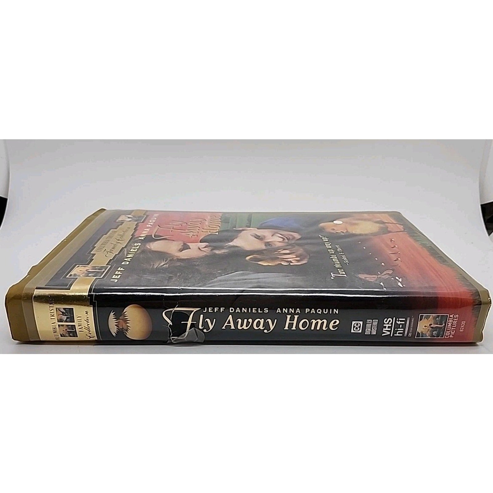Fly Away Home (VHS, 1997, Closed Captioned Clam Shell Case)