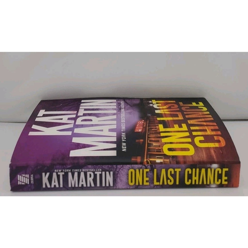 One Last Chance : A Thrilling Novel of Suspense by Kat Martin (2024, Paperback)