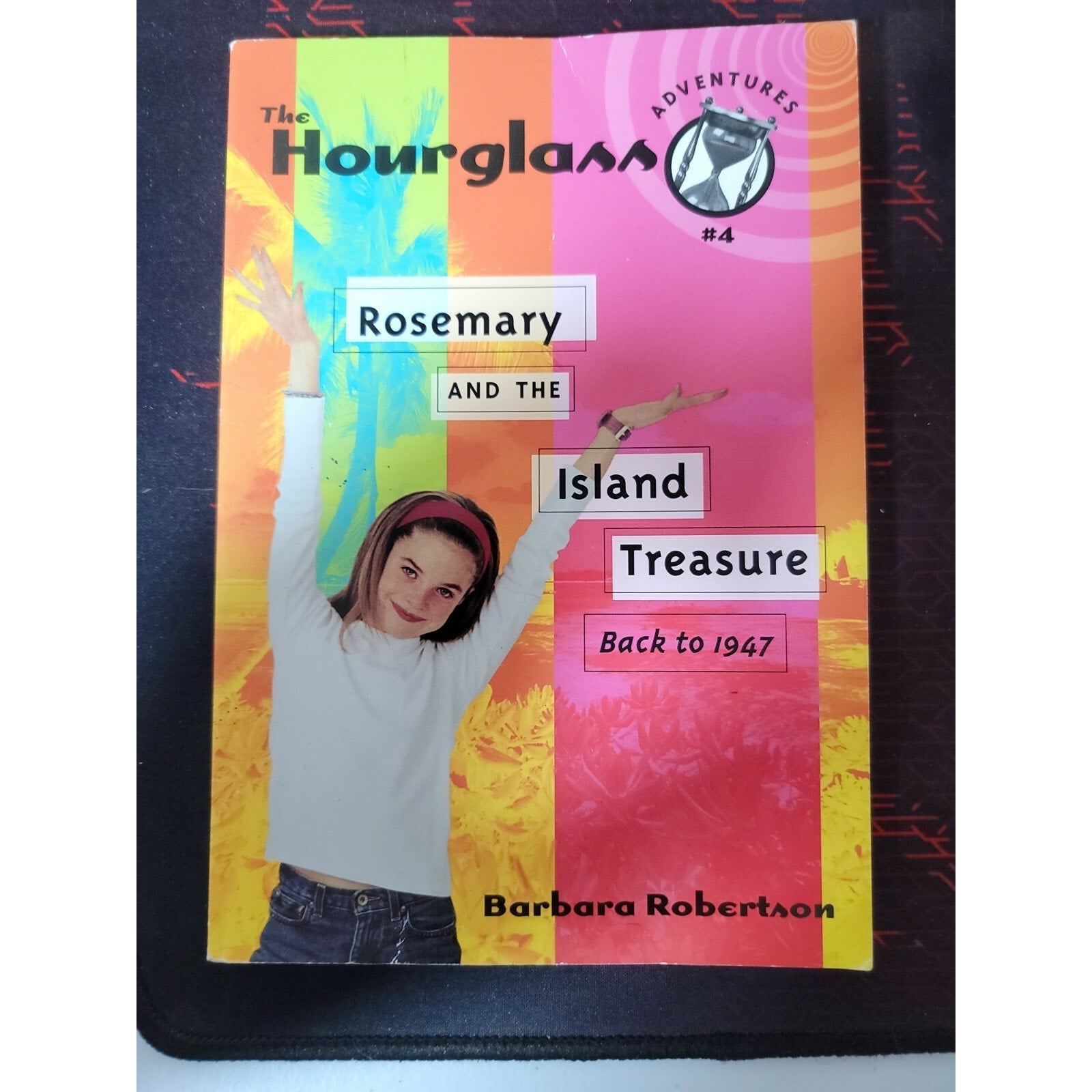 The Hourglass Adventures - Rosemary And The Island Treasure - Barbara Robertson