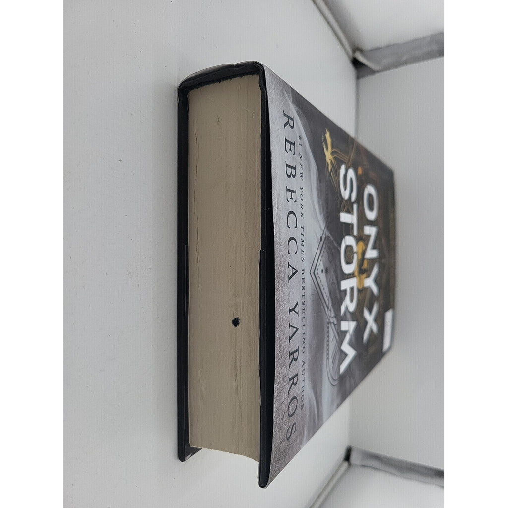 Onyx Storm (Standard Edition) by Rebecca Yarros (2025, Hardcover)