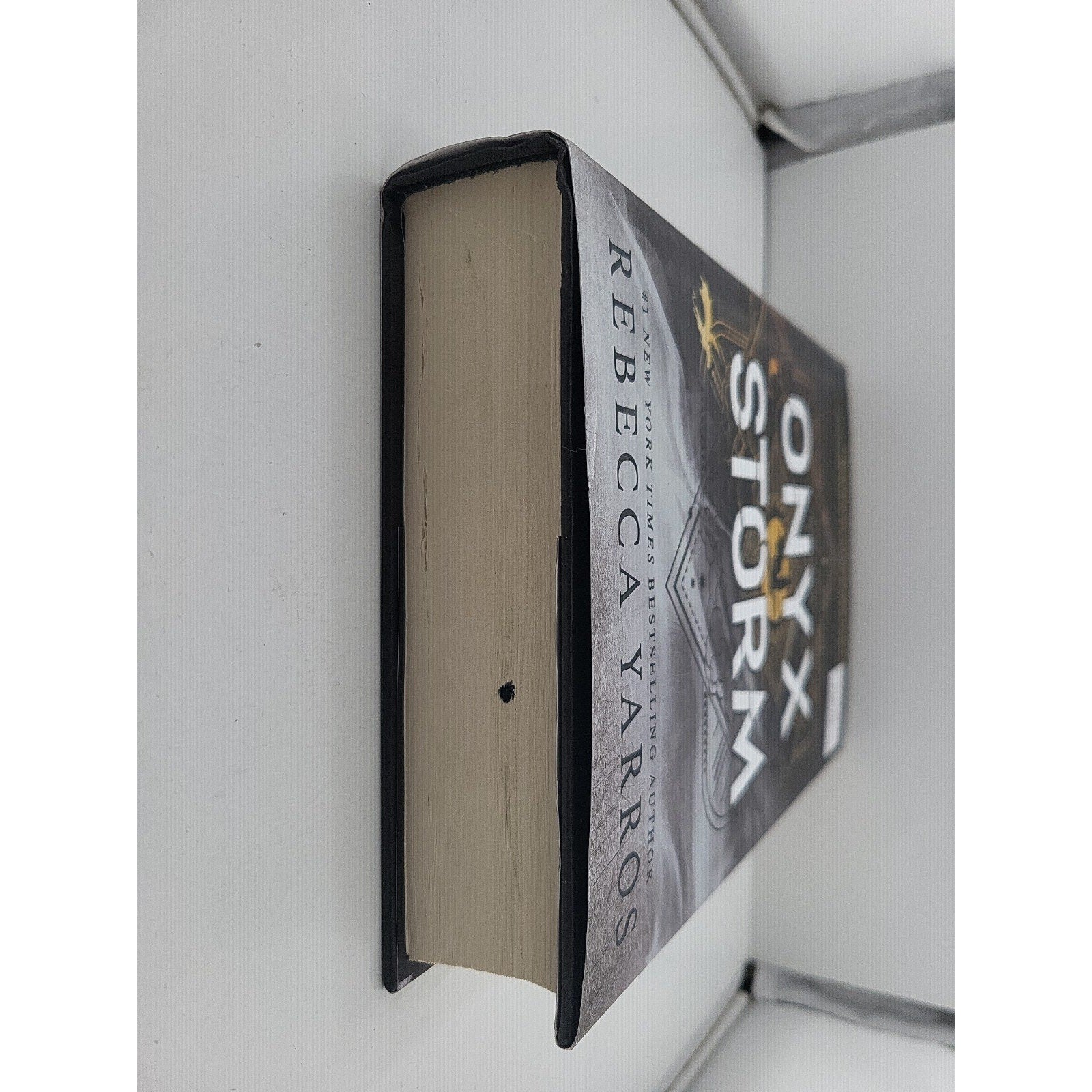 Onyx Storm (Standard Edition) by Rebecca Yarros (2025, Hardcover)