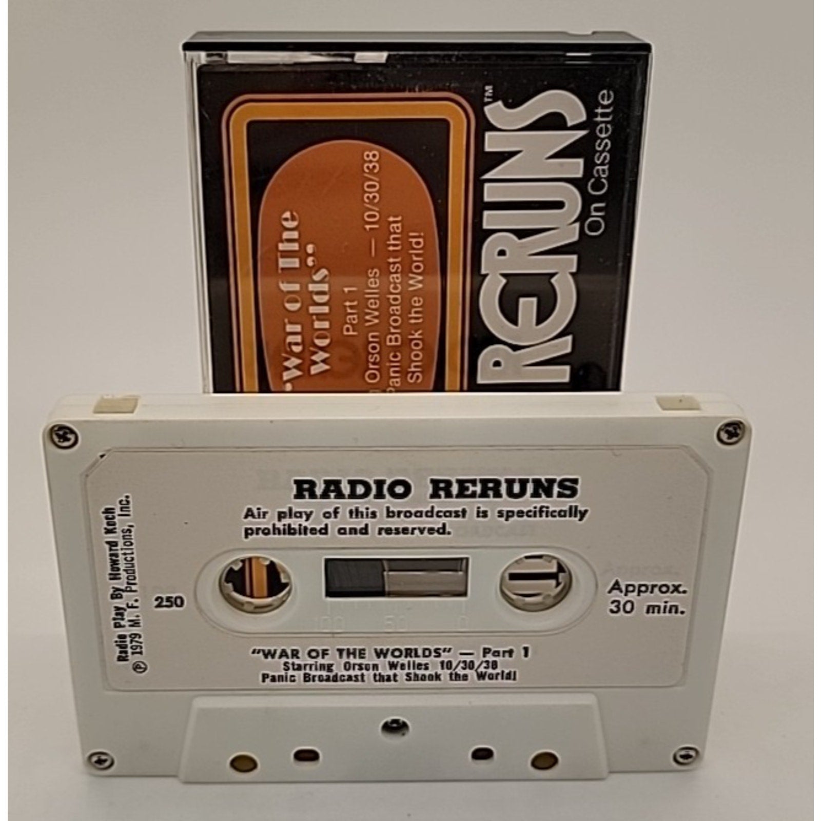 Radio Reruns #250 War Of The Worlds Part 1 (Cassette)