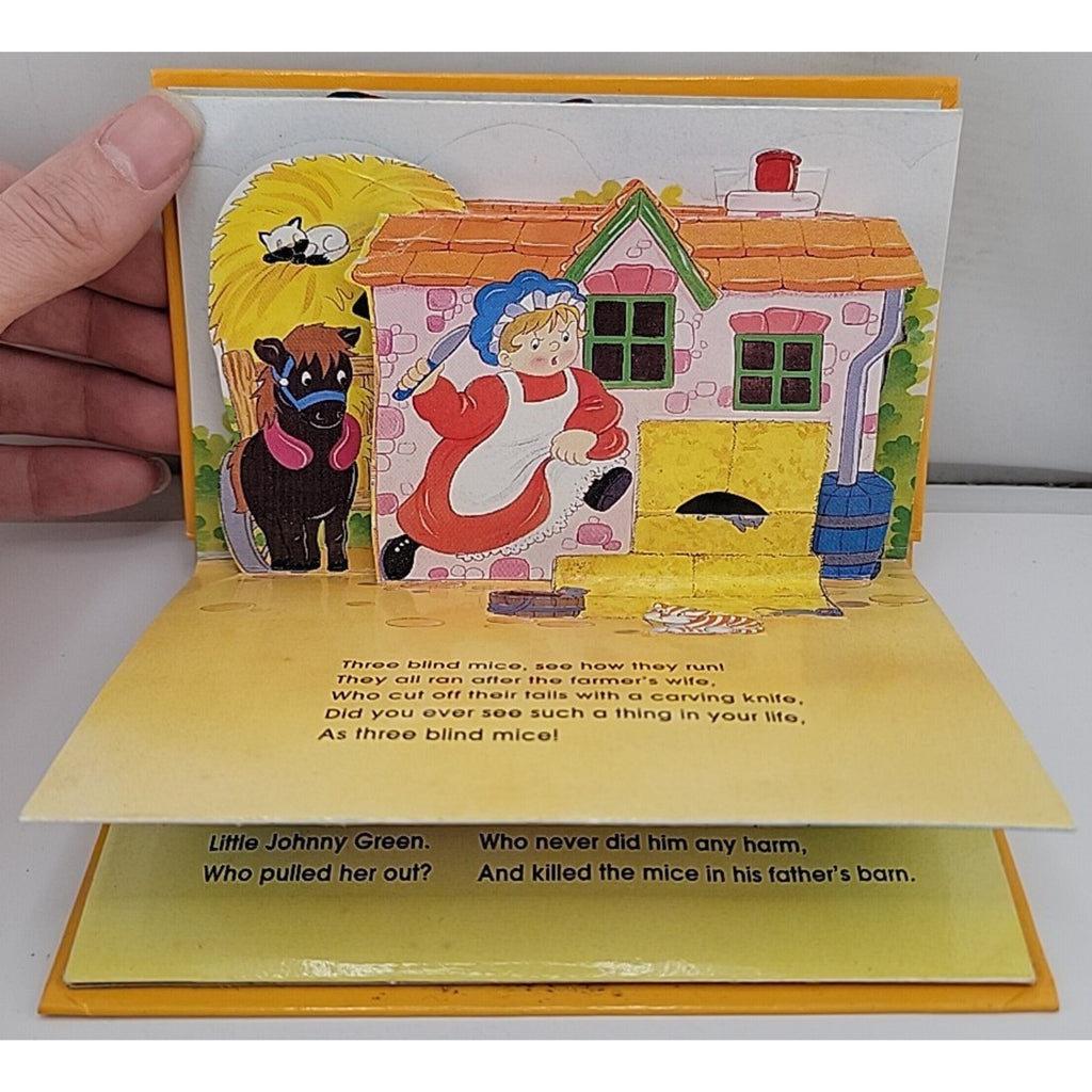 Nursery Rhymes (Pop-Up Book): Wee Willie Winkie And Other Rhymes - Hardcover