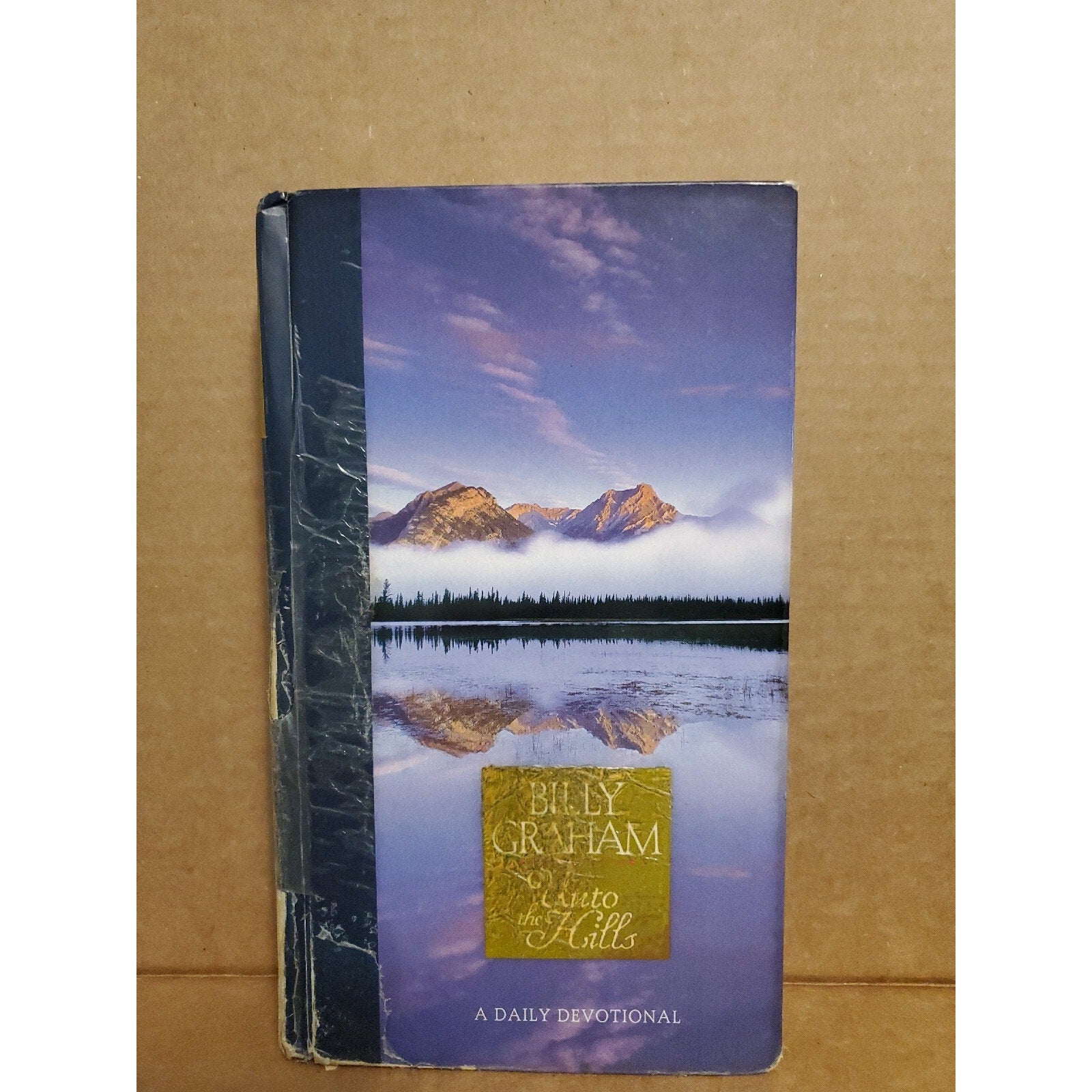 Unto the Hills : A Daily Devotional by Billy Graham (Trade Paperback)