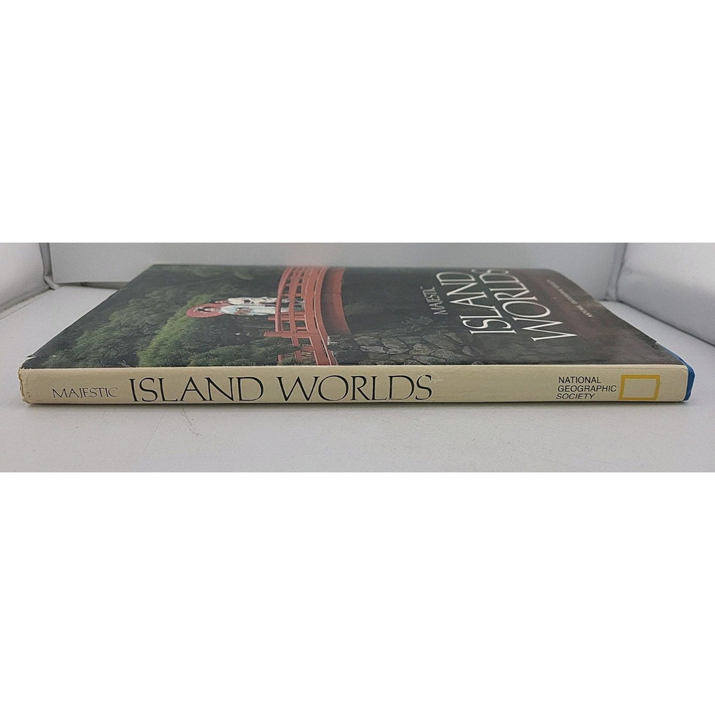 National Geographic Society - Majetic Island Worlds (1987, Hardcover)