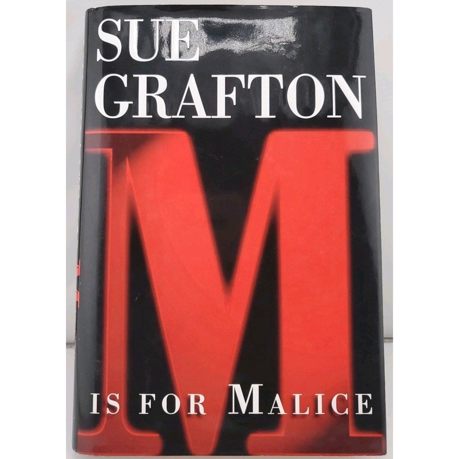 M Is for Malice : A Kinsey Millhone Novel by Sue Grafton (1996, Hardcover)