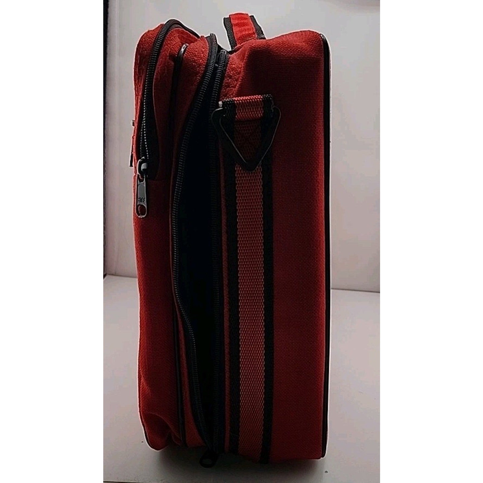 Red BMI Cassette Tape Carry Case w/ Shoulder Strap Holds 30 Tapes