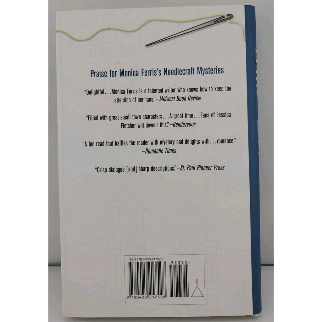 Knitting Bones by Monica Ferris (2007, Hardcover)