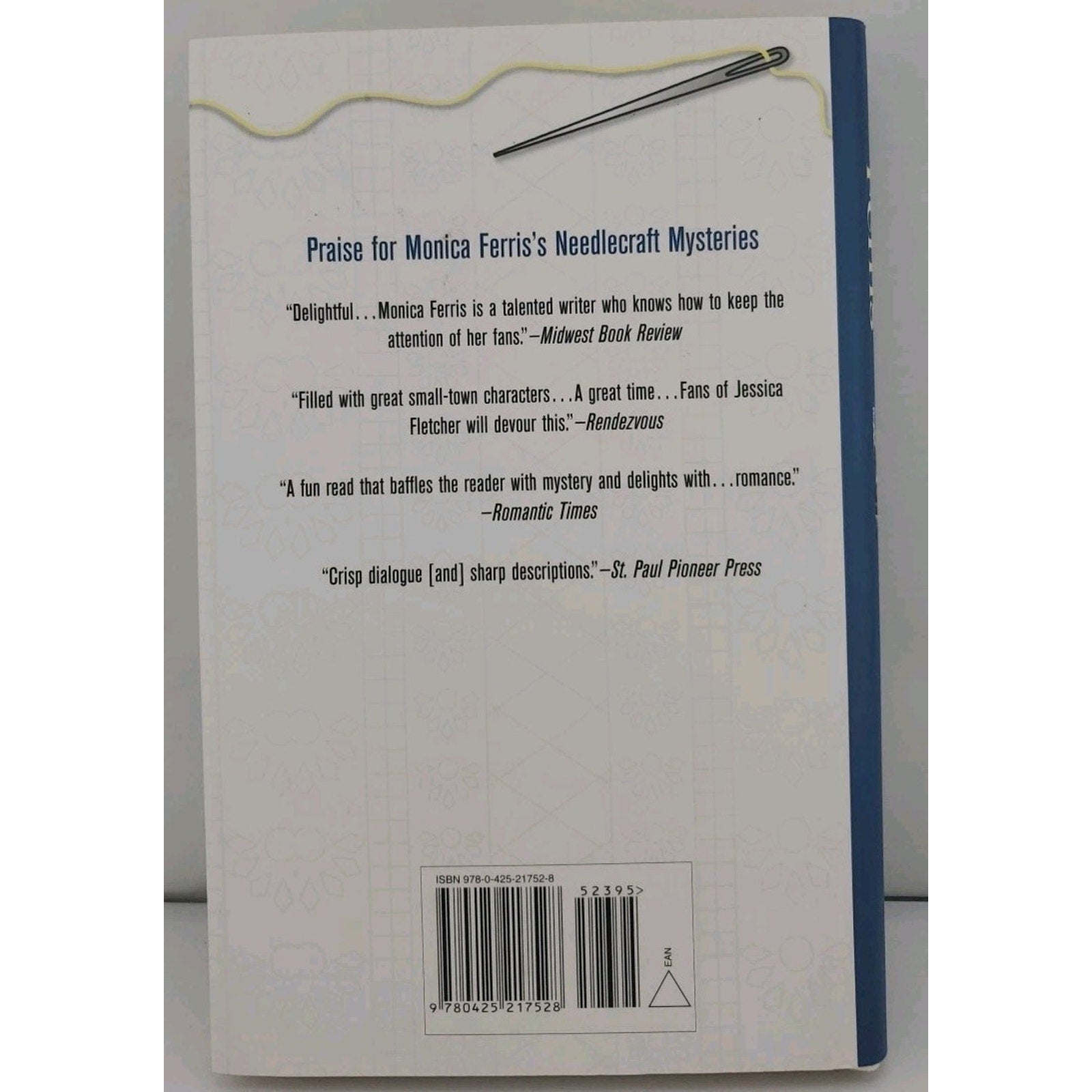 Knitting Bones by Monica Ferris (2007, Hardcover)