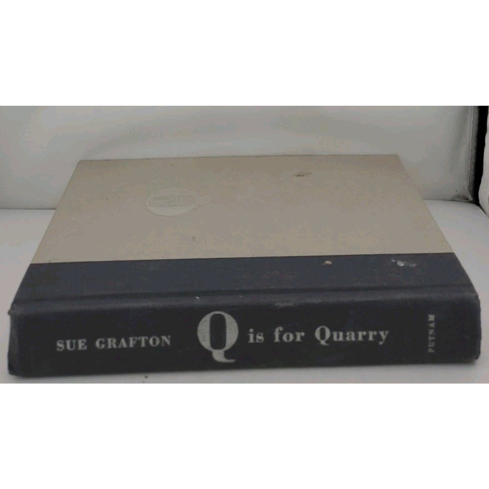 Q Is for Quarry by Sue Grafton (2002, Hardcover)