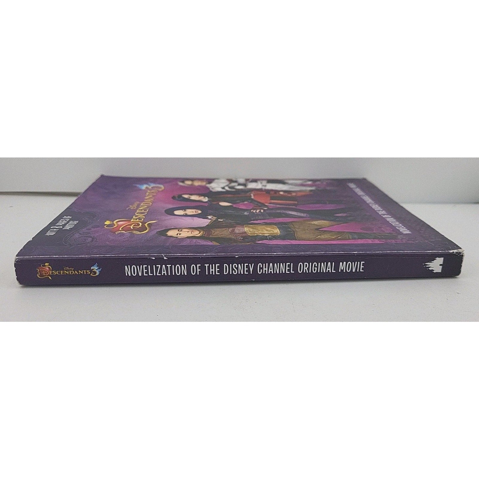 Descendants 3 : The Novelization by Josann McGibbon and Sara Parriott...
