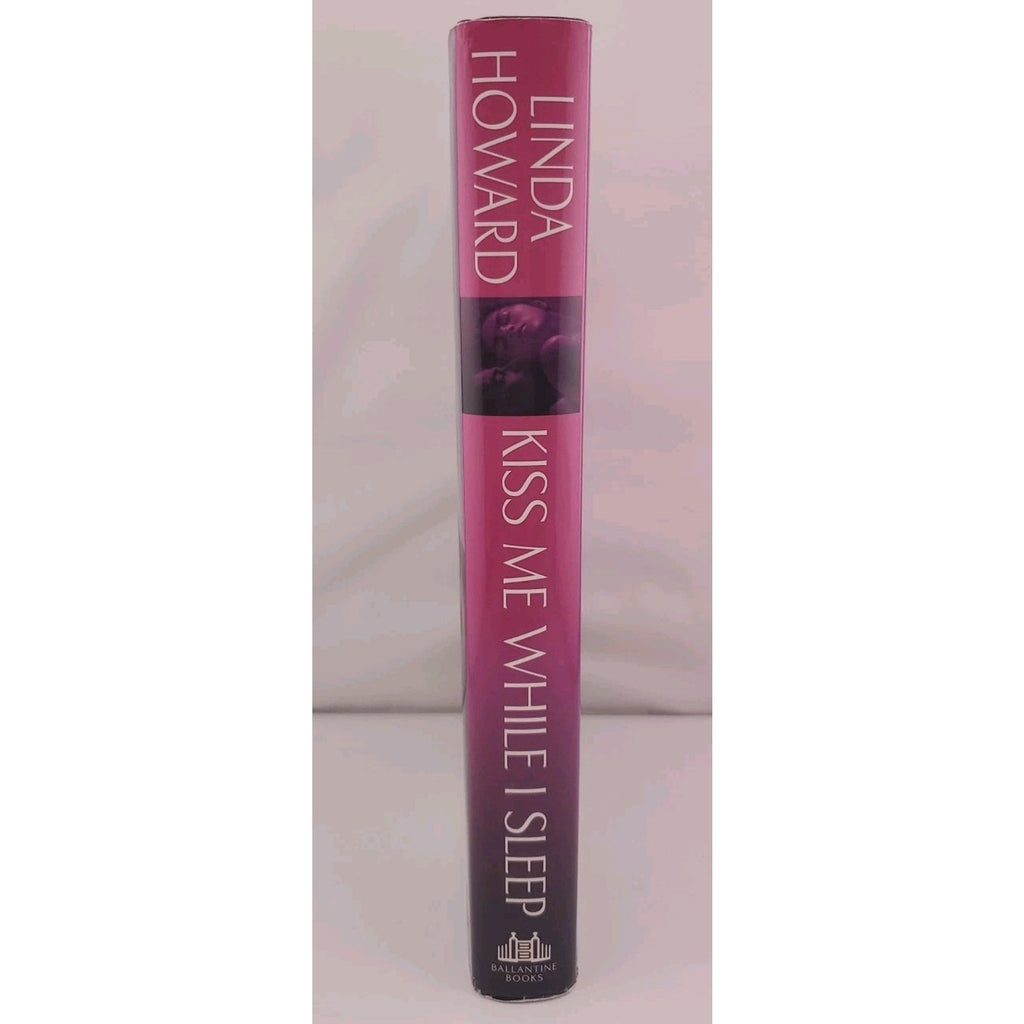 Kiss Me While I Sleep by Linda Howard (2004, Hardcover)