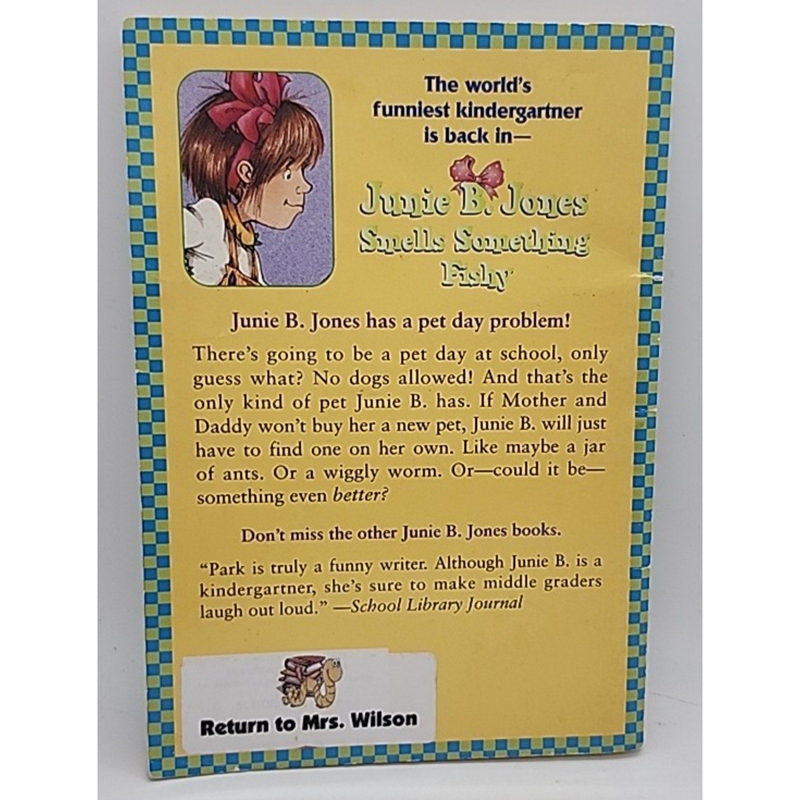 Junie B. Jones Smells Something Fishy (Paperback)