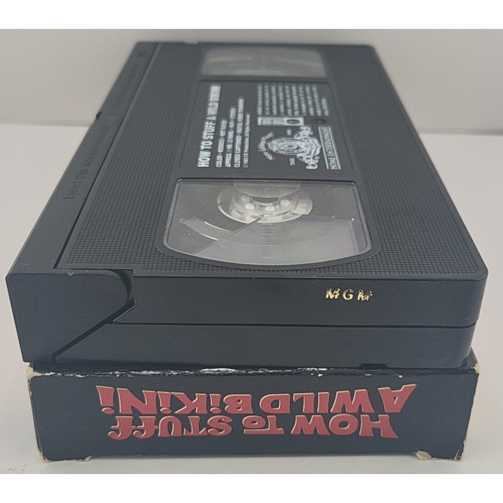 How to Stuff a Wild Bikini (VHS, 2000)