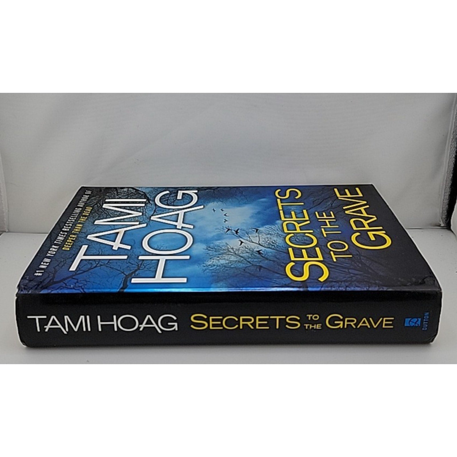 Secrets to the Grave by Tami Hoag (2010, Hardcover)