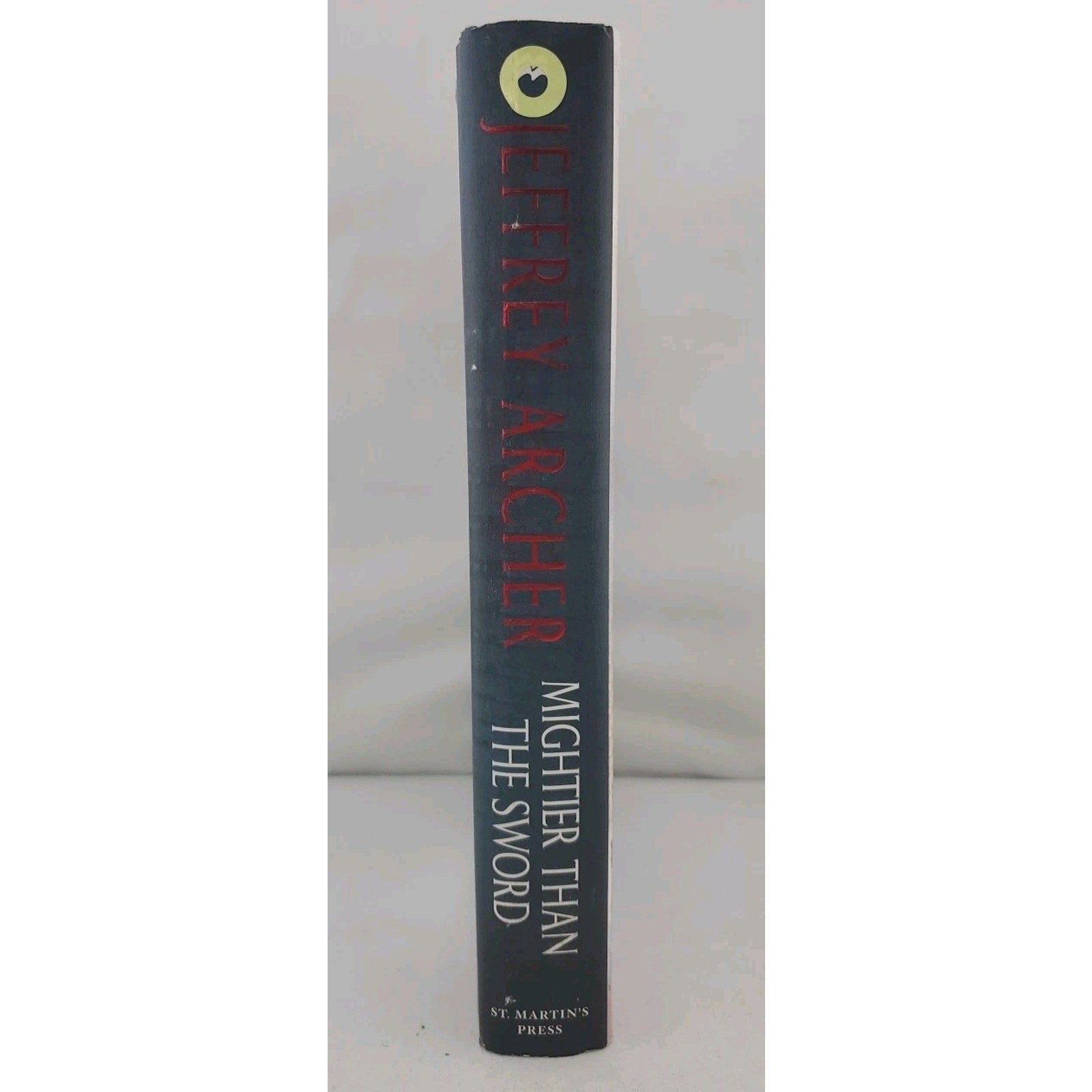 Mightier Than the Sword : A Novel by Jeffrey Archer (2015, Hardcover)