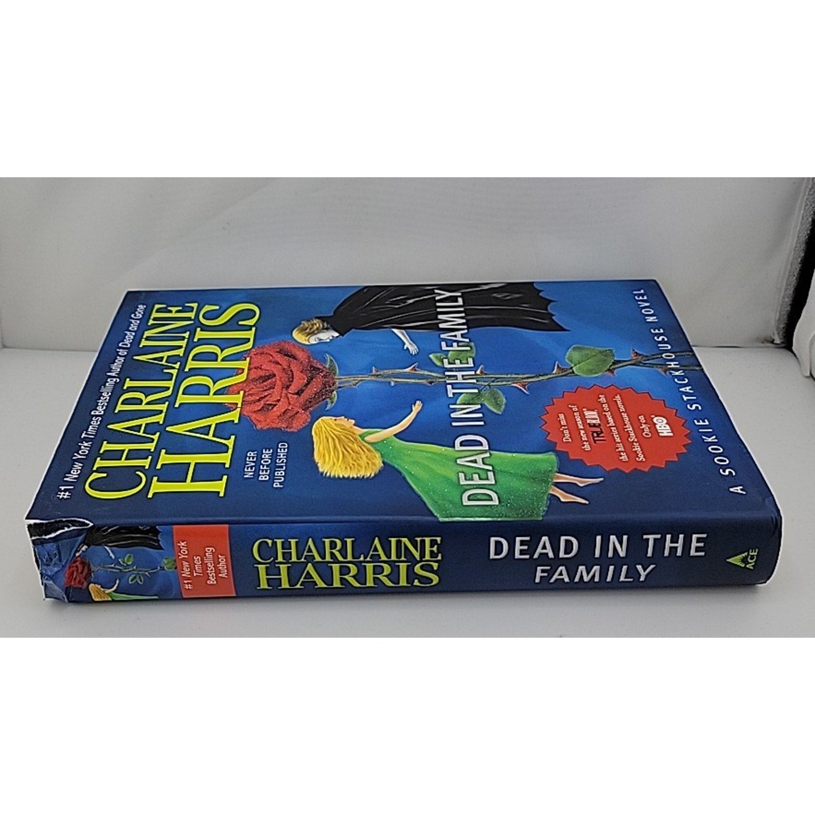 Dead in the Family by Charlaine Harris (2010, Hardcover)