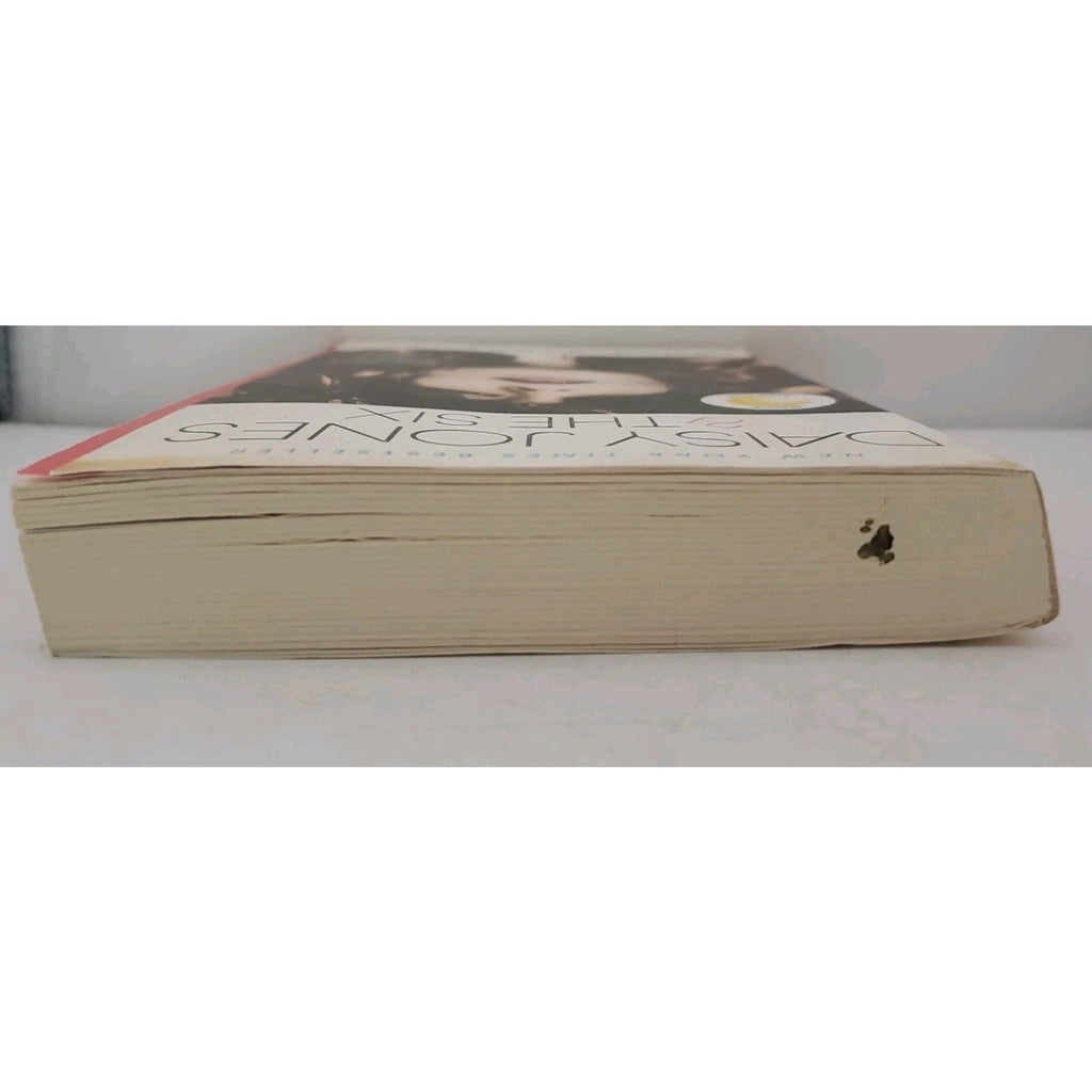 Daisy Jones and the Six: Reese's Book Club : A Novel by Taylor Jenkins Reid...