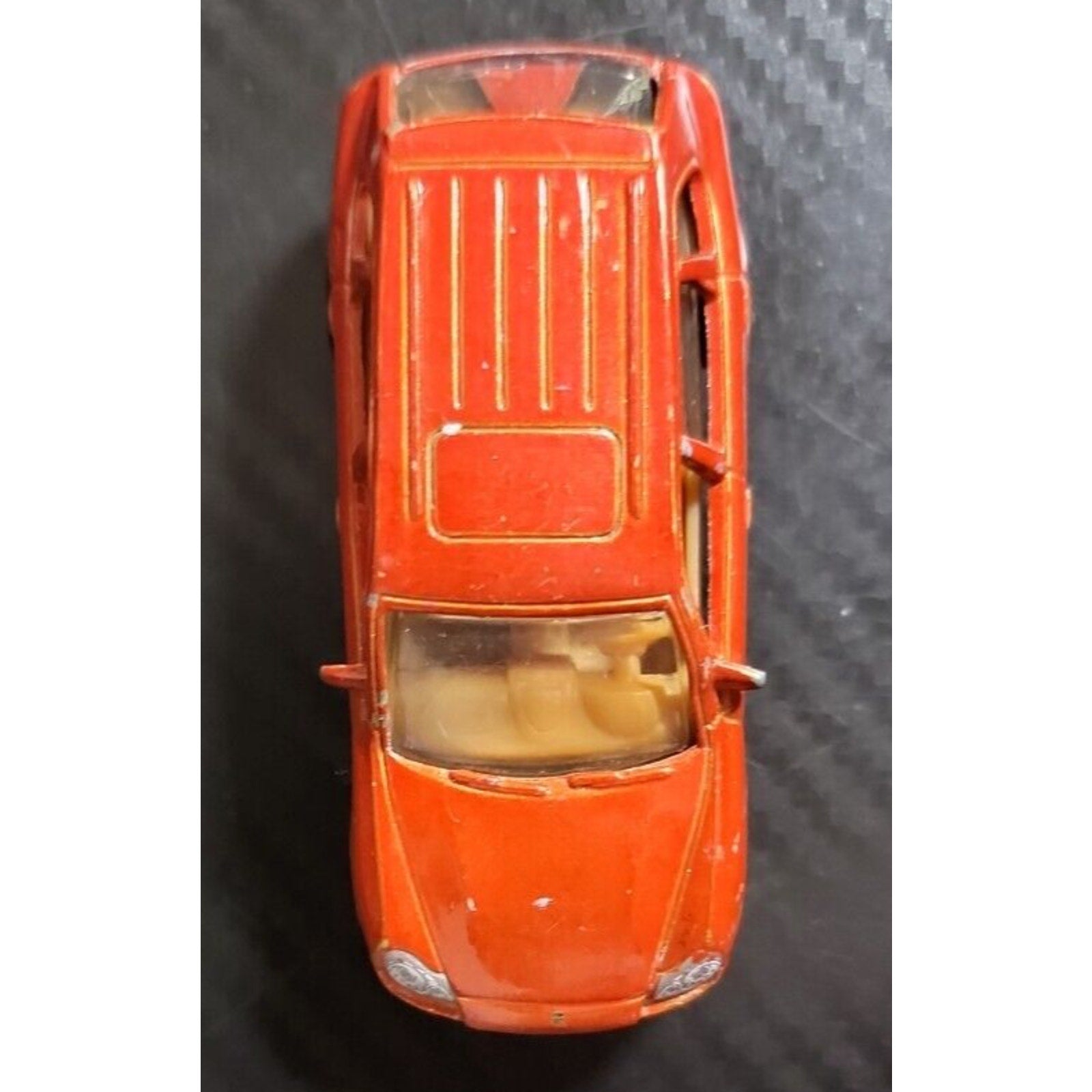 2013 Matchbox MBX Adventure City #24 Porsche Cayenne Turbo (Red)
