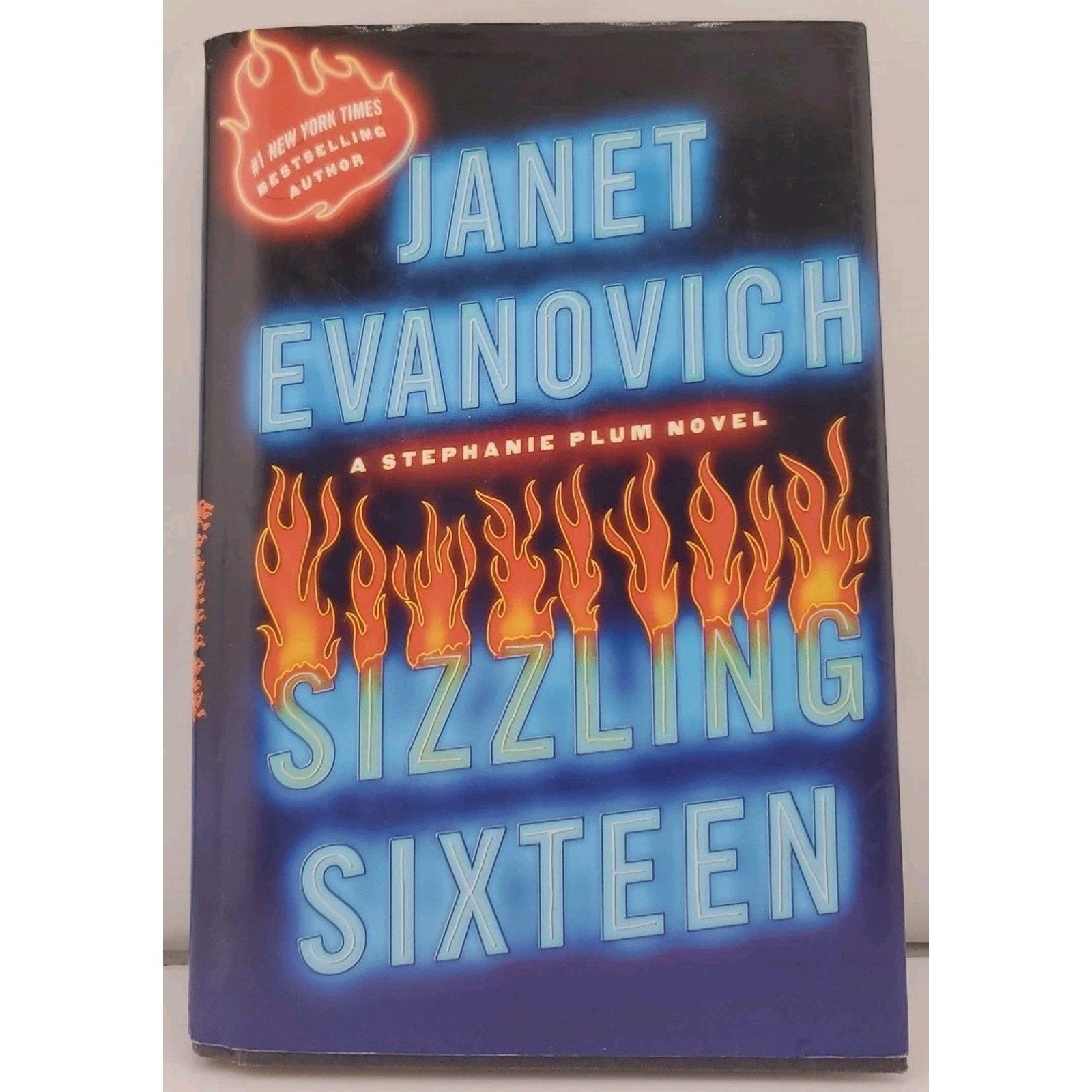 Sizzling Sixteen by Janet Evanovich (2010, Hardcover)
