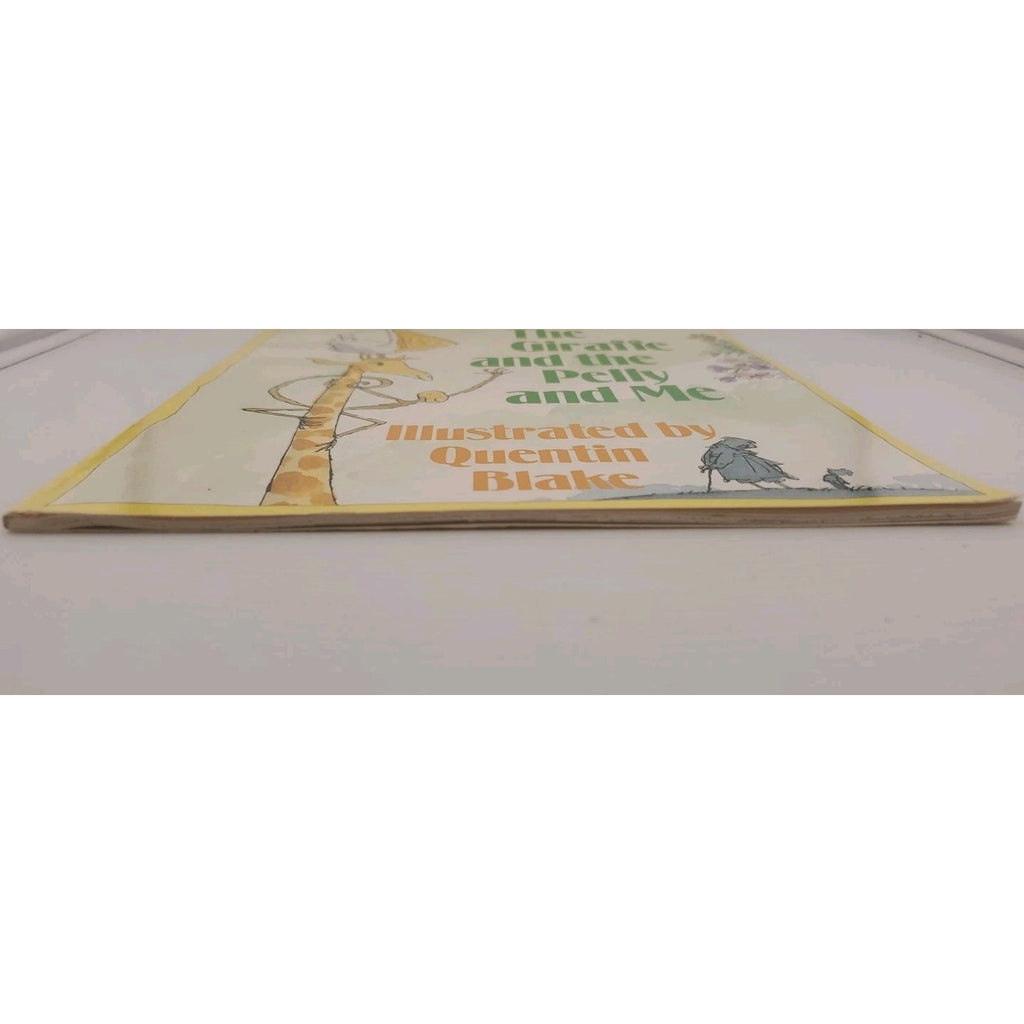 The Giraffe and the Pelly and Me - Paperback By Roald Dahl
