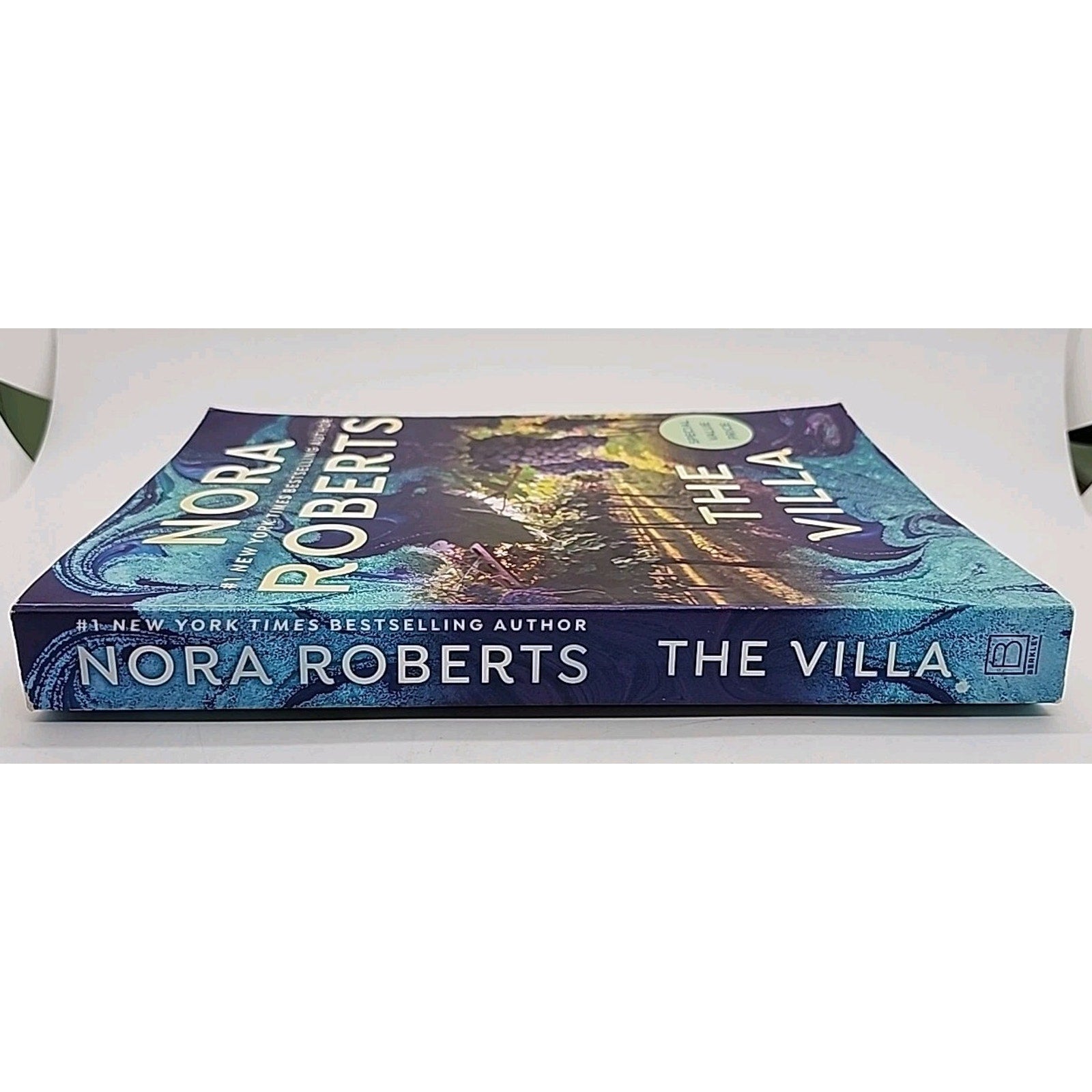 Villa by Nora Roberts (2021, Trade Paperback)