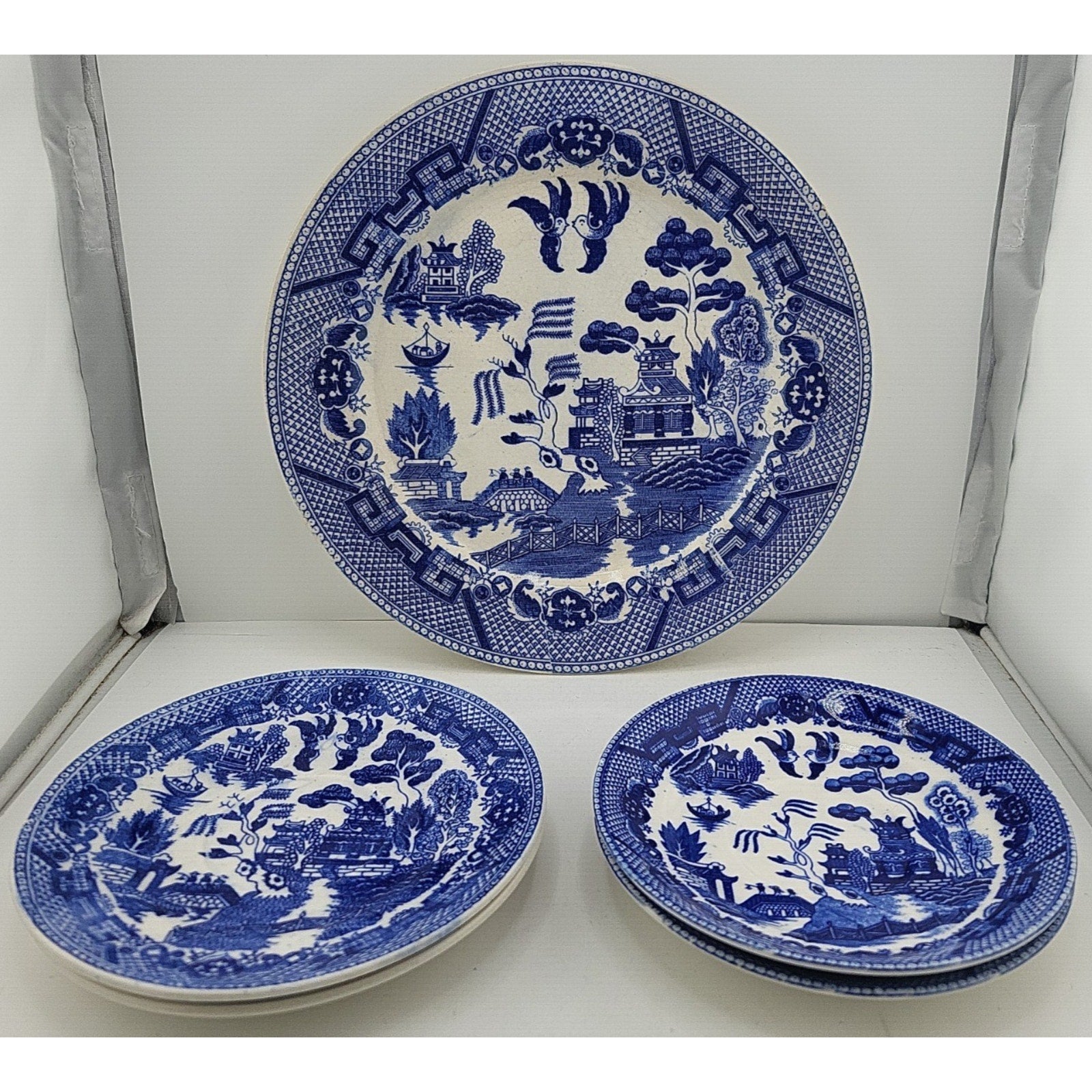 Blue Willow Flair Salad Plate 7 1/4 Diameter Set Of 2 Beautiful & Plate
