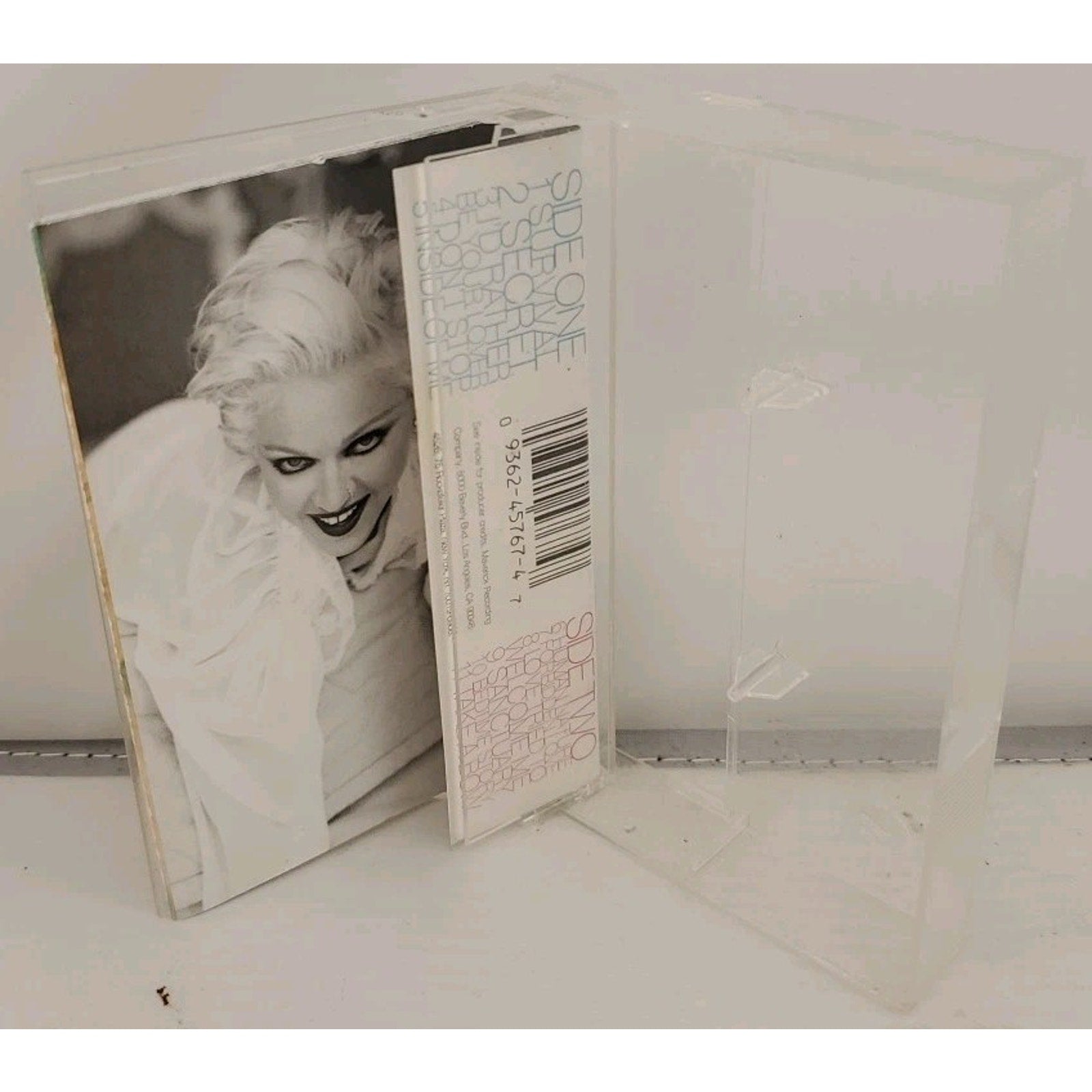 Bedtime Stories by Madonna (Cassette, Oct-1994, Warner Bros.)