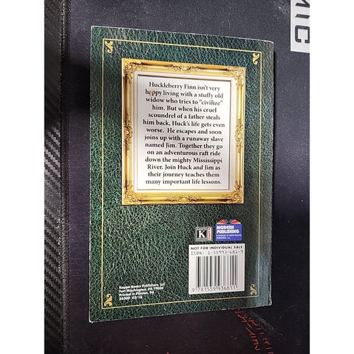 "HUCKLEBERRY FINN", BY MARK TWAIN, TREASURY OF ILLUSTRATED CLASSICS