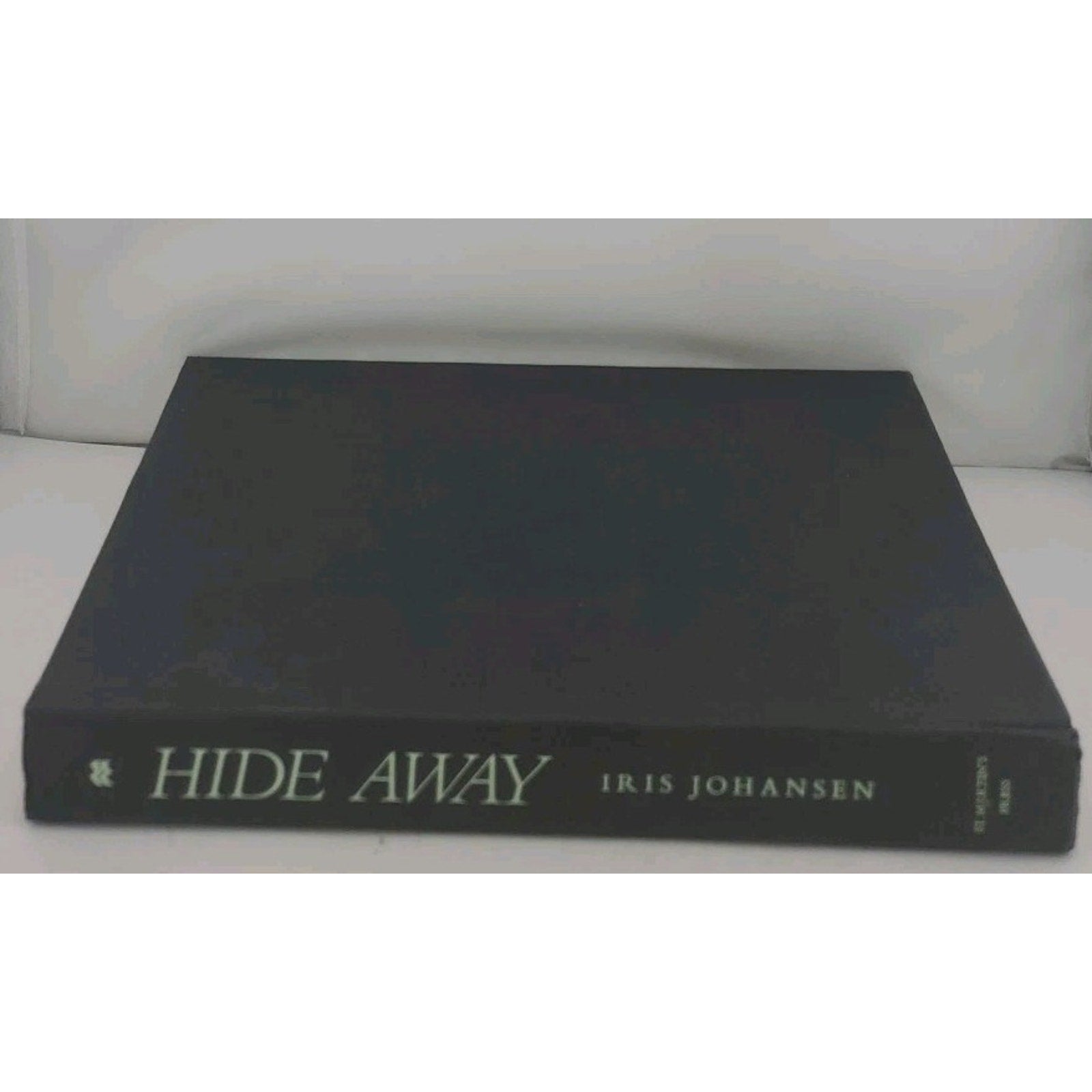 Hide Away by Iris Johansen (2016, Hardcover)