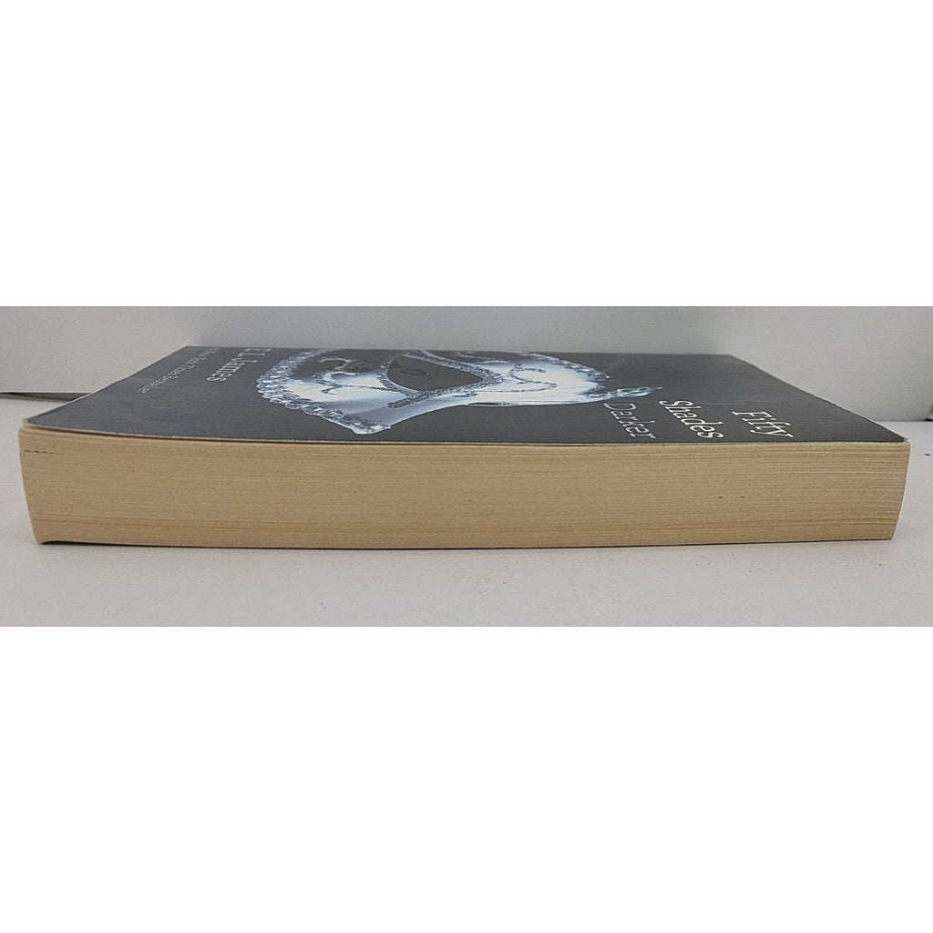 Fifty Shades Darker : Book Two of the Fifty Shades Trilogy by E. L. James (2012,