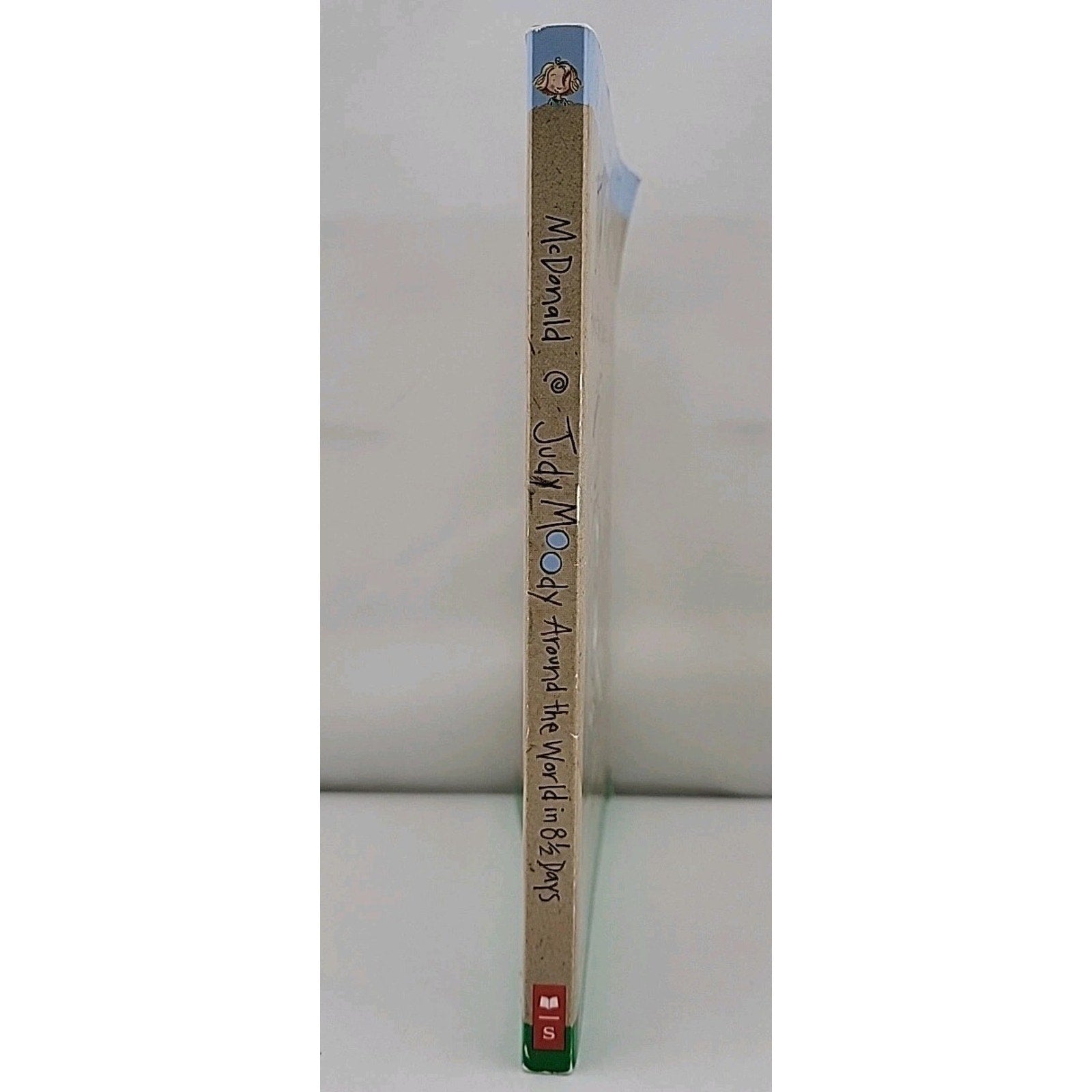 Judy Moody: Around the World in 8 12 Days (Book 7) - Paperback
