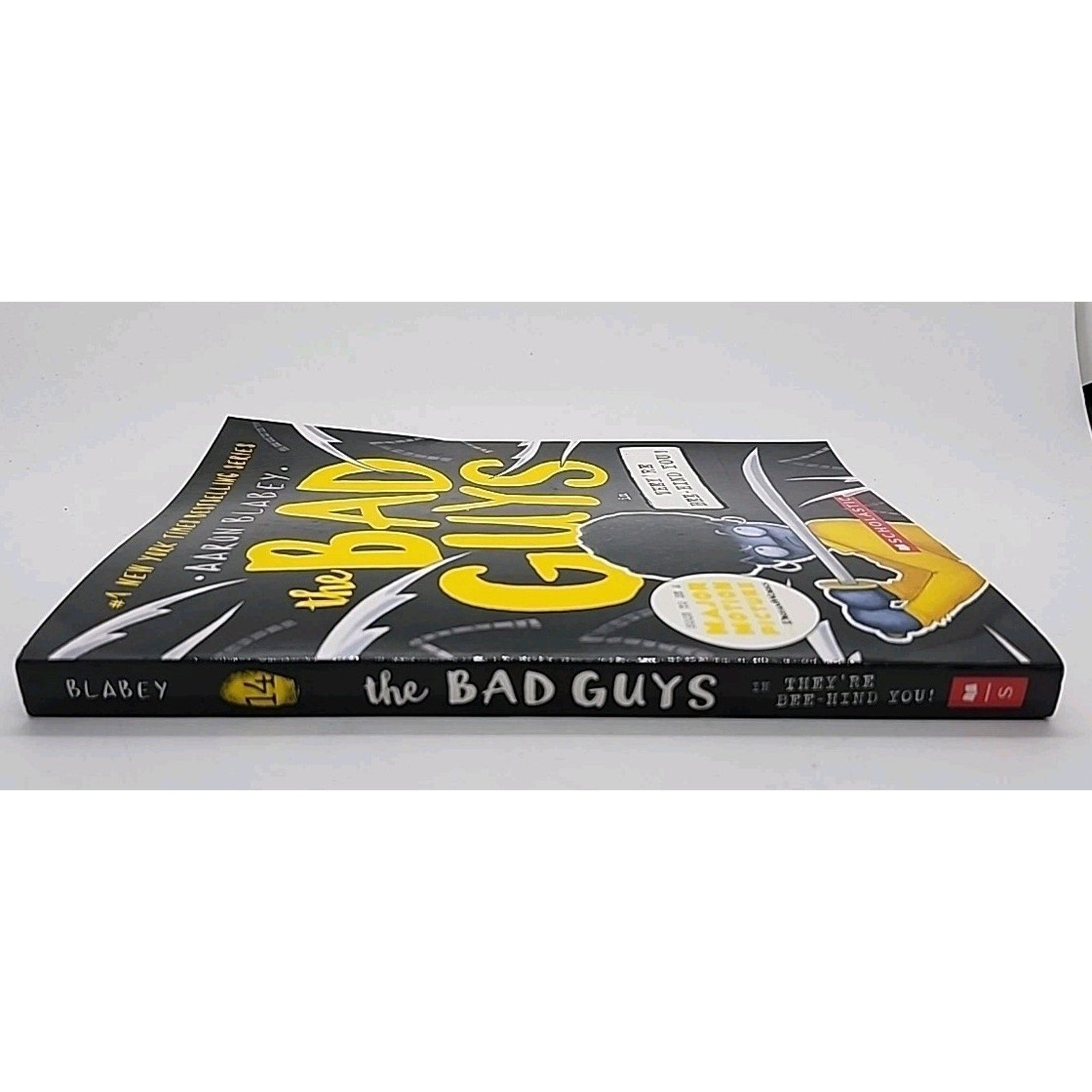 Bad Guys in They're Bee-Hind You! (the Bad Guys #14) by Aaron Blabey (2021,...