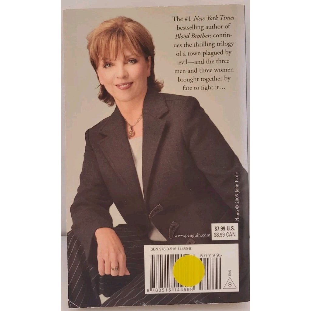 The Hollow - Nora Roberts (Paperback)