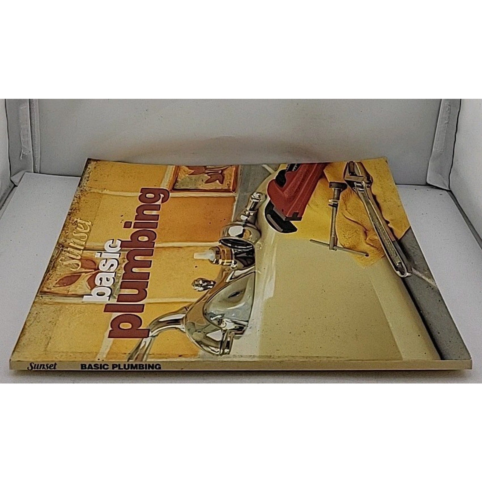 Basic Plumbing Illustrated by Sunset Publishing Staff (Trade Paperback)