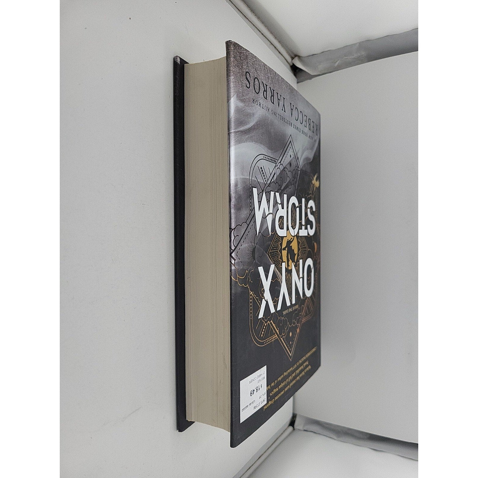 Onyx Storm (Standard Edition) by Rebecca Yarros (2025, Hardcover)