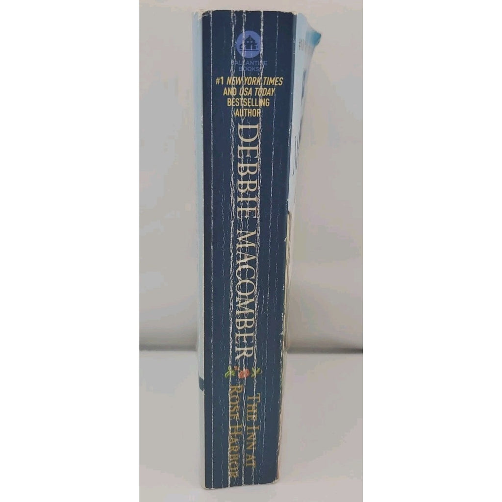 Inn at Rose Harbor : A Rose Harbor Novel by Debbie Macomber (2013, Mass Market)