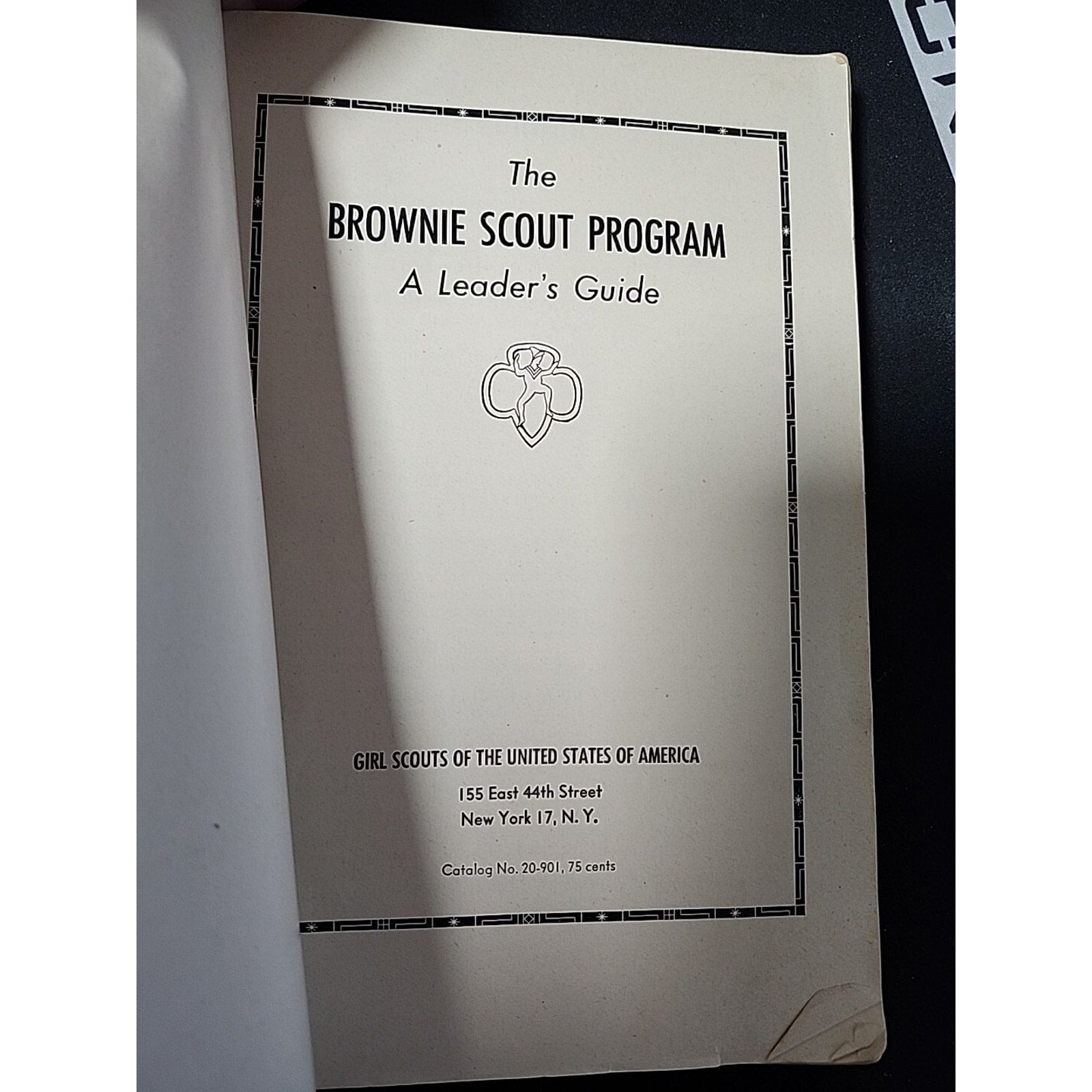 Leader's Guide To The Brownie Scout Program 1946 (Book)