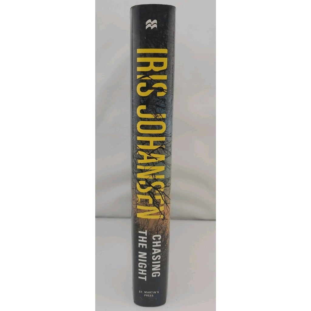 Chasing the Night by Iris Johansen (2010, Hardcover)